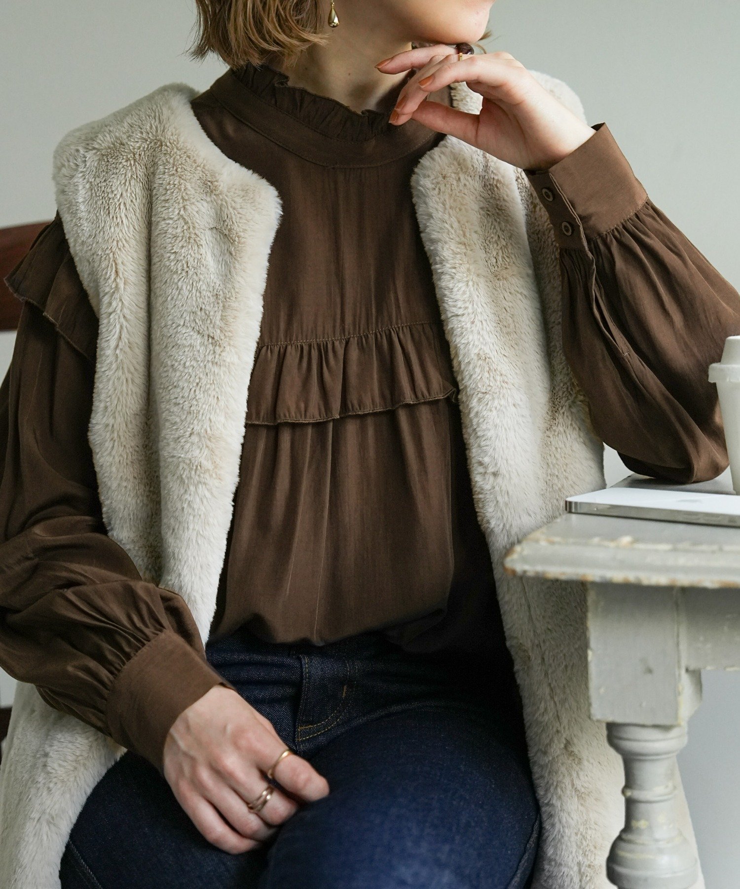 【ディスコート/Discoat】の【WEB限定】フリル長袖ブラウス インテリア・キッズ・メンズ・レディースファッション・服の通販 founy(ファニー) 　ファッション　Fashion　レディースファッション　Fashion for Women　トップス・カットソー　Cut & Sew Tops　シャツ・ブラウス・オフィスカジュアル　Elegant Blouses & Button-Ups　おすすめ　Recommended / Our Picks　インナー　Innerwear　サロペット　Overalls, Salopette　スラックス　Slacks, Dress Pants　ツイル　Twist, Twisted Detail　デニム　Denim, Jeans Material　バランス　Balance, Style Balance　フリル　Frill, Ruffle　ロング　Long, Long-Length　エレガント 上品　Elegant　人気　Popular, Best Seller　長袖　Long Sleeve, Full Sleeve　ブラウン|ID: prp329100004933609 ipo3291000000037030624