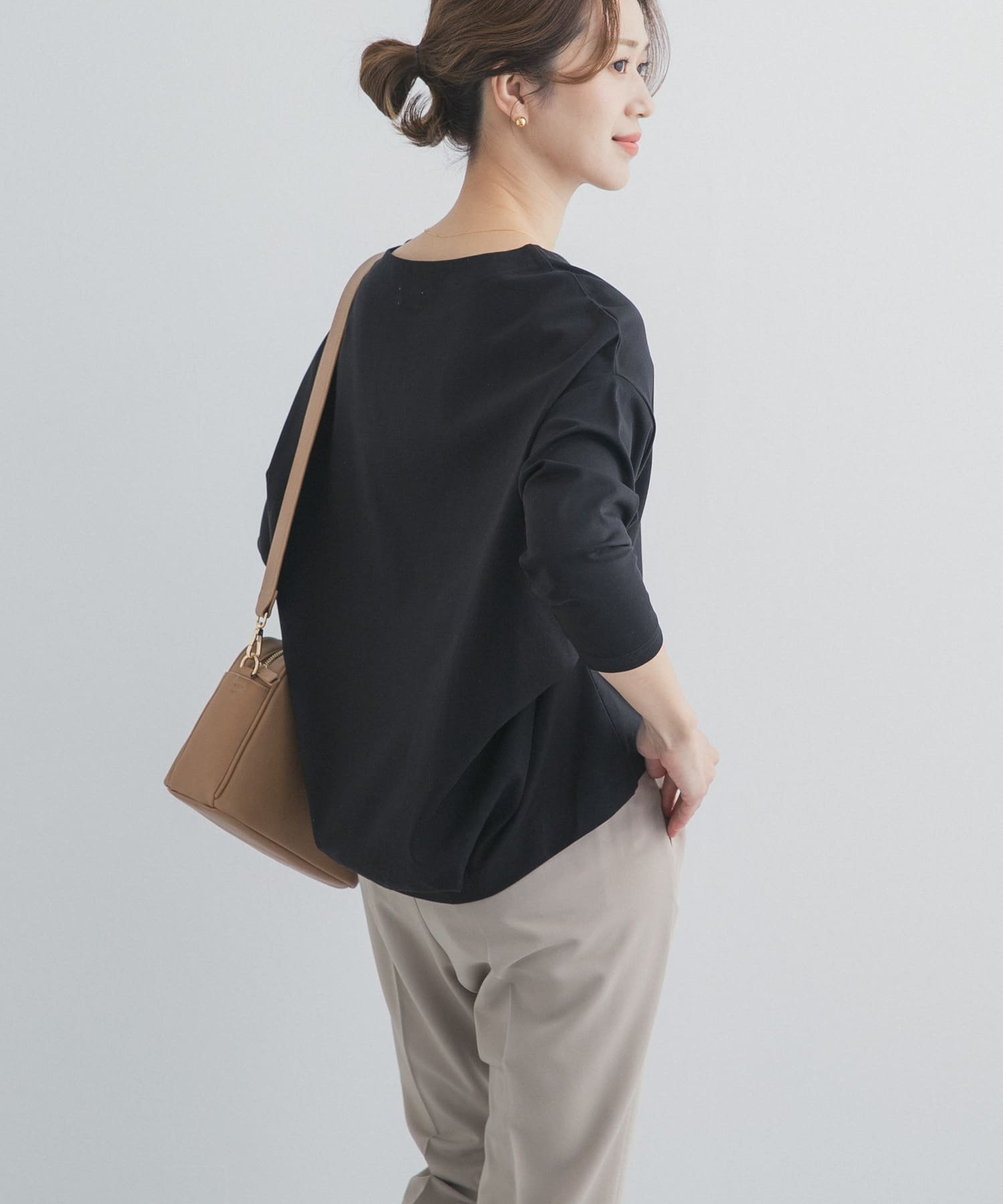 【アーバンリサーチ ドアーズ/URBAN RESEARCH DOORS】のコットンバックタック7分袖プルオーバー インテリア・キッズ・メンズ・レディースファッション・服の通販 founy(ファニー) 　ファッション　Fashion　レディースファッション　Fashion for Women　トップス・カットソー　Cut & Sew Tops　カジュアルプルオーバー・ニットトップス　Pullovers & Knit Tops / Casual Pullovers　バッグ　Bags　カットソー　Cut and Sewn Top　ギャザー　Gathered, Ruffled　ダウン　Down, Puffer　人気　Popular, Best Seller　バランス　Balance, Style Balance　フロント　Front, Front Design　ワイド　Wide, Wide Fit　S/S・春夏　SS, Spring/Summer, Warm Season　夏　Summer　エレガント 上品　Elegant　2026年　2026　ブラック|ID: prp329100004933615 ipo3291000000037030664