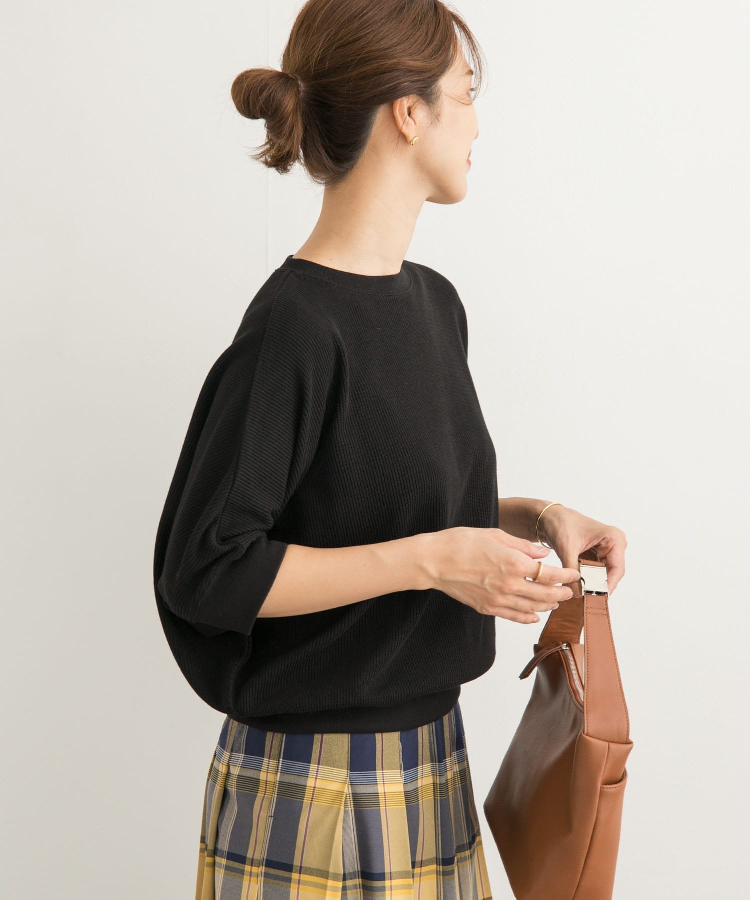 【アーバンリサーチ ドアーズ/URBAN RESEARCH DOORS】のタックフライスワイドTシャツ インテリア・キッズ・メンズ・レディースファッション・服の通販 founy(ファニー) 　ファッション　Fashion　レディースファッション　Fashion for Women　トップス・カットソー　Cut & Sew Tops　シャツ・ブラウス・オフィスカジュアル　Elegant Blouses & Button-Ups　ロングTシャツ・Tシャツ　Longline T-Shirts & Tees　2024年　2024　2024春夏・S/S　Spring/Summer 2024 SS24　おすすめ　Recommended / Our Picks　ギャザー　Gathered, Ruffled　バランス　Balance, Style Balance　ワイド　Wide, Wide Fit　今季　This Season, Current Season　夏　Summer　S/S・春夏　SS, Spring/Summer, Warm Season　BLACK|ID: prp329100004933625 ipo3291000000037030732