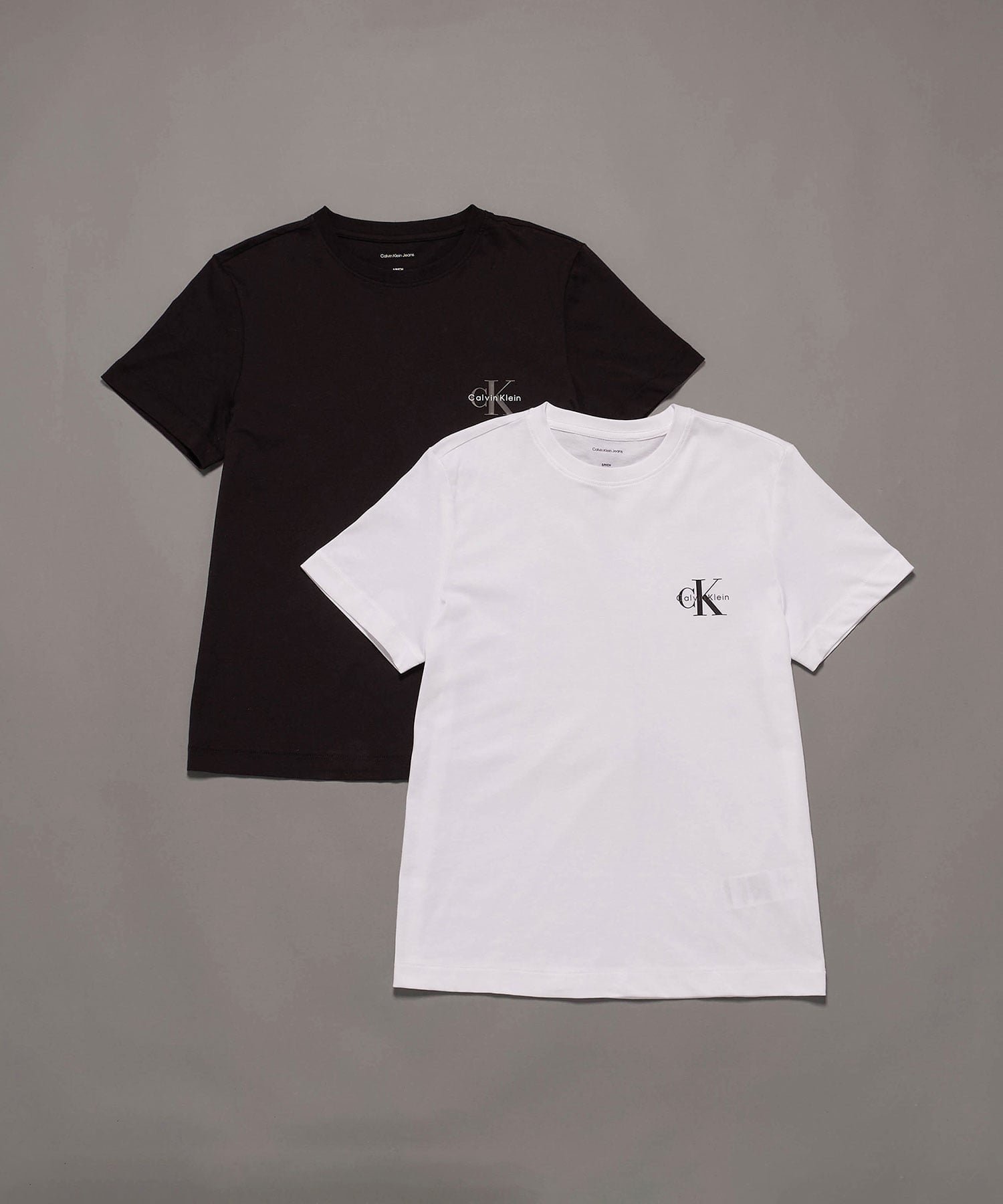 【カルバンクライン/Calvin Klein】の【公式ショップ】 カルバンクライン Tシャツ(2枚パック) - ショートスリーブクルーネックTシャツ Calvin Klein Jeans 47C905G インテリア・キッズ・メンズ・レディースファッション・服の通販 founy(ファニー) 　ファッション　Fashion　レディースファッション　Fashion for Women　トップス・カットソー　Cut & Sew Tops　シャツ・ブラウス・オフィスカジュアル　Elegant Blouses & Button-Ups　ロングTシャツ・Tシャツ　Longline T-Shirts & Tees　インナー　Innerwear　ショート　Short, Short Length　ジーンズ　Jeans, Denim Pants　スポーツ　Sports, Activewear　スリーブ　Sleeve, Long Sleeve / Short Sleeve　プリント　Print, Printed Pattern　ベビー　Baby, Babywear　ベーシック　Basic, Essential　ワンポイント　One Point, Statement Accent　Black/Bright White|ID: prp329100004933628 ipo3291000000037030745