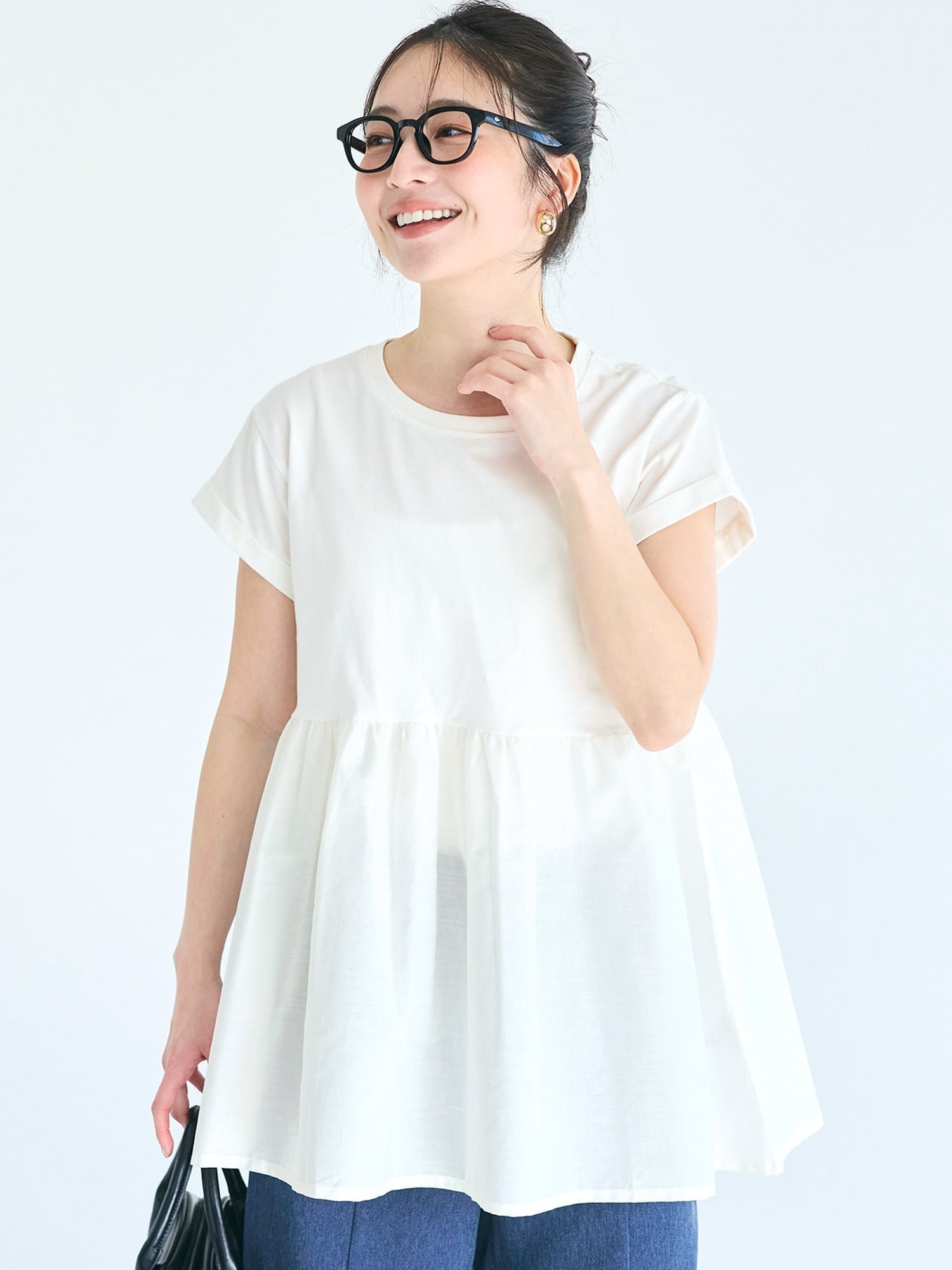 【コカ/COCA】のクルーネックドッキングギャザートップス インテリア・キッズ・メンズ・レディースファッション・服の通販 founy(ファニー) 　ファッション　Fashion　レディースファッション　Fashion for Women　トップス・カットソー　Cut & Sew Tops　春　Spring　カットソー　Cut and Sewn Top　ギャザー　Gathered, Ruffled　シンプル　Simple, Minimal　スリーブ　Sleeve, Long Sleeve / Short Sleeve　デニム　Denim, Jeans Material　ドッキング　Docking, Mixed Material　フレア　Flare, Flared　フレンチ　French, French Style　ポケット　Pocket, Pocket Detail　半袖　Short Sleeve, Half Sleeve　夏　Summer　ビジネス 仕事 通勤　Business / Work / Commuting　2026年　2026　White|ID: prp329100004933632 ipo3291000000037030766