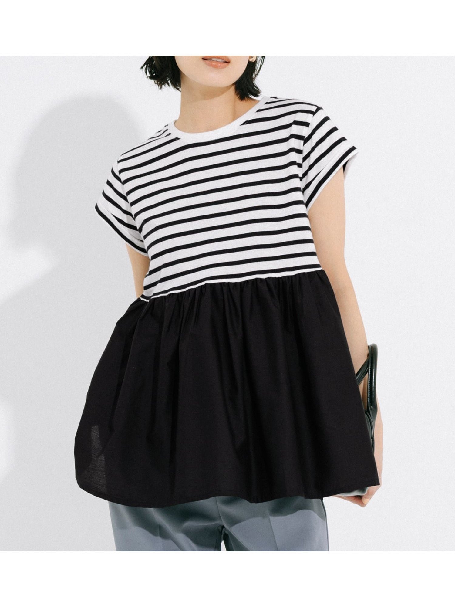 【コカ/COCA】のクルーネックドッキングギャザートップス インテリア・キッズ・メンズ・レディースファッション・服の通販 founy(ファニー) 　ファッション　Fashion　レディースファッション　Fashion for Women　トップス・カットソー　Cut & Sew Tops　春　Spring　カットソー　Cut and Sewn Top　ギャザー　Gathered, Ruffled　シンプル　Simple, Minimal　スリーブ　Sleeve, Long Sleeve / Short Sleeve　デニム　Denim, Jeans Material　ドッキング　Docking, Mixed Material　フレア　Flare, Flared　フレンチ　French, French Style　ポケット　Pocket, Pocket Detail　半袖　Short Sleeve, Half Sleeve　夏　Summer　ビジネス 仕事 通勤　Business / Work / Commuting　2026年　2026　Border|ID: prp329100004933632 ipo3291000000037030769