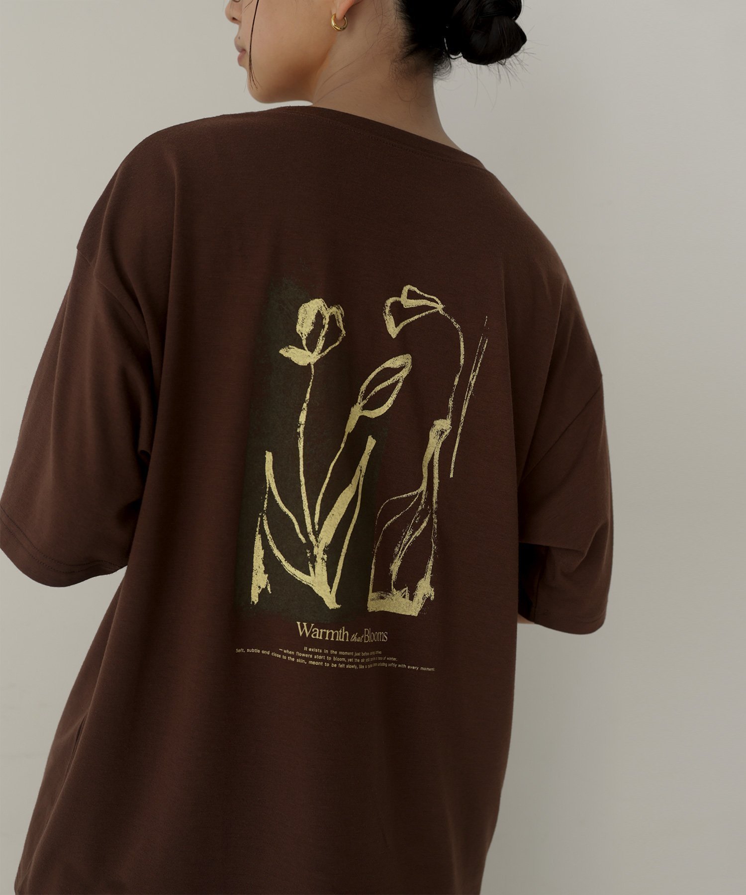 【ヘラム/hellam】の【hellam*pinmyself】フラワーアートTシャツ インテリア・キッズ・メンズ・レディースファッション・服の通販 founy(ファニー) 　ファッション　Fashion　レディースファッション　Fashion for Women　トップス・カットソー　Cut & Sew Tops　シャツ・ブラウス・オフィスカジュアル　Elegant Blouses & Button-Ups　ロングTシャツ・Tシャツ　Longline T-Shirts & Tees　コラボ　Collaboration, Collab　フラワー　Flower, Floral　ブラウン|ID: prp329100004933644 ipo3291000000037030835