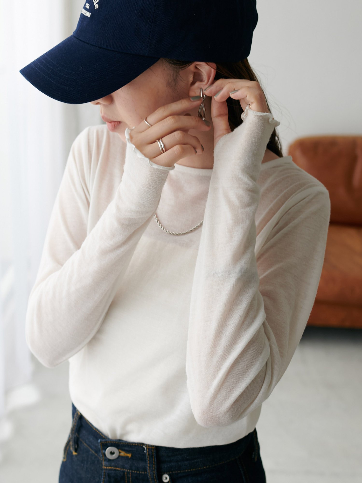 【ディスコート/Discoat】の【WEB限定】シアーラメプリントロングスリーブTシャツ インテリア・キッズ・メンズ・レディースファッション・服の通販 founy(ファニー) 　ファッション　Fashion　レディースファッション　Fashion for Women　トップス・カットソー　Cut & Sew Tops　シャツ・ブラウス・オフィスカジュアル　Elegant Blouses & Button-Ups　ロングTシャツ・Tシャツ　Longline T-Shirts & Tees　インナー　Innerwear　シアー　Sheer, See-Through　シンプル　Simple, Minimal　スリーブ　Sleeve, Long Sleeve / Short Sleeve　ロング　Long, Long-Length　オフホワイト|ID: prp329100004933645 ipo3291000000037030840