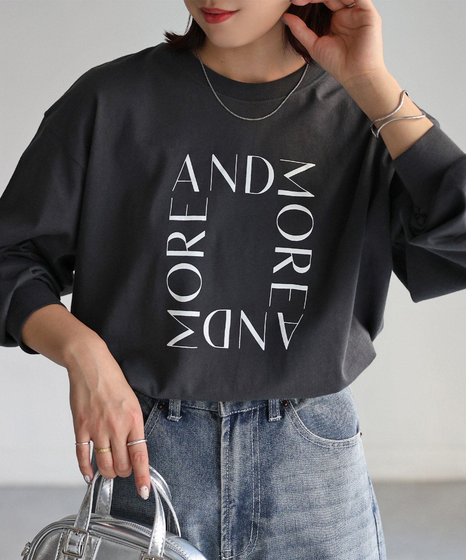 【リベリー/Riberry】の《イージーケア》スクエアロゴプリントロンT インテリア・キッズ・メンズ・レディースファッション・服の通販 founy(ファニー) 　ファッション　Fashion　レディースファッション　Fashion for Women　トップス・カットソー　Cut & Sew Tops　ロングTシャツ・Tシャツ　Longline T-Shirts & Tees　インナー　Innerwear　コンパクト　Compact, Small Size　サロペット　Overalls, Salopette　シンプル　Simple, Minimal　スクエア　Square, Square Shape　スラックス　Slacks, Dress Pants　デニム　Denim, Jeans Material　人気　Popular, Best Seller　長袖　Long Sleeve, Full Sleeve　プリント　Print, Printed Pattern　ボトム　Bottoms, Lower Wear　マーメイド　Mermaid, Fishtail Silhouette　リラックス　Relax, Relaxed Fit　ロング　Long, Long-Length　再入荷　Restock / Back in Stock　おすすめ　Recommended / Our Picks　チャコールグレー×ホワイト|ID: prp329100004933656 ipo3291000000037030898