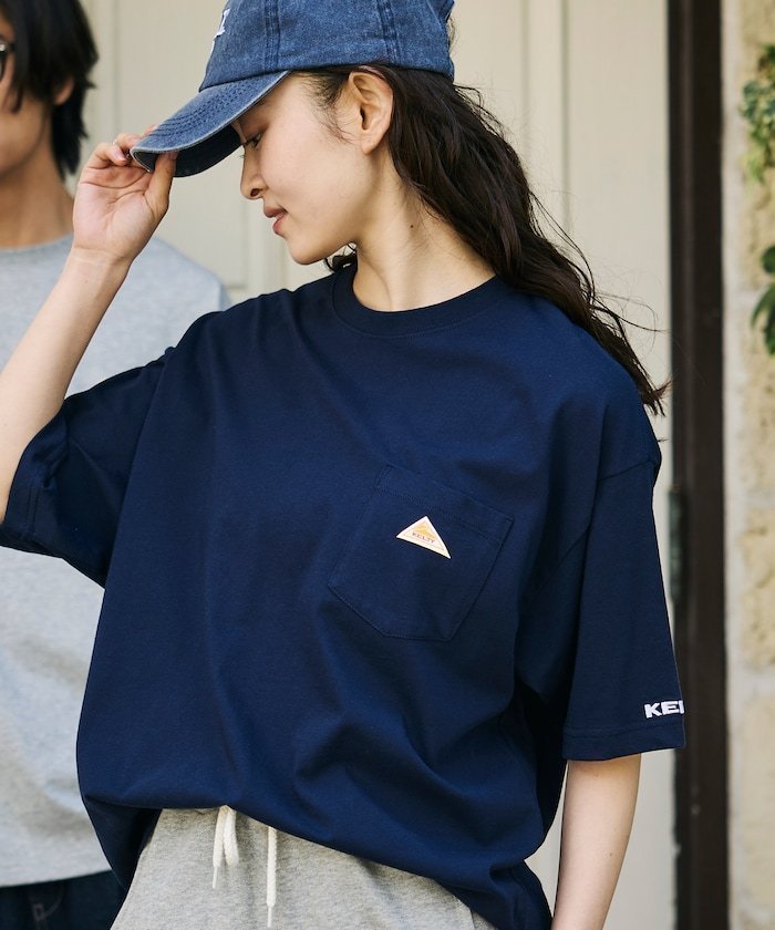 【フリークスストア/FREAK'S STORE】のKELTY×FREAK S STORE/ケルティ 別注 ワンポイント ヴィンテージロゴ クルーネック ポケットTシャツ 【限定展開】 インテリア・キッズ・メンズ・レディースファッション・服の通販 founy(ファニー) 　ファッション　Fashion　レディースファッション　Fashion for Women　トップス・カットソー　Cut & Sew Tops　シャツ・ブラウス・オフィスカジュアル　Elegant Blouses & Button-Ups　ロングTシャツ・Tシャツ　Longline T-Shirts & Tees　インナー　Innerwear　カーゴパンツ　Cargo Pants, Utility Pants　吸水　Absorbent, Quick-Dry　スラックス　Slacks, Dress Pants　デニム　Denim, Jeans Material　トレンド　Trend, Trending Now　定番　Standard, Basic Item　バランス　Balance, Style Balance　ビッグ　Big, Oversized　ポケット　Pocket, Pocket Detail　別注　Limited Edition, Custom Order　ワイド　Wide, Wide Fit　ワンポイント　One Point, Statement Accent　S/S・春夏　SS, Spring/Summer, Warm Season　おすすめ　Recommended / Our Picks　夏　Summer　2026年　2026　ネイビー|ID: prp329100004933657 ipo3291000000037030907