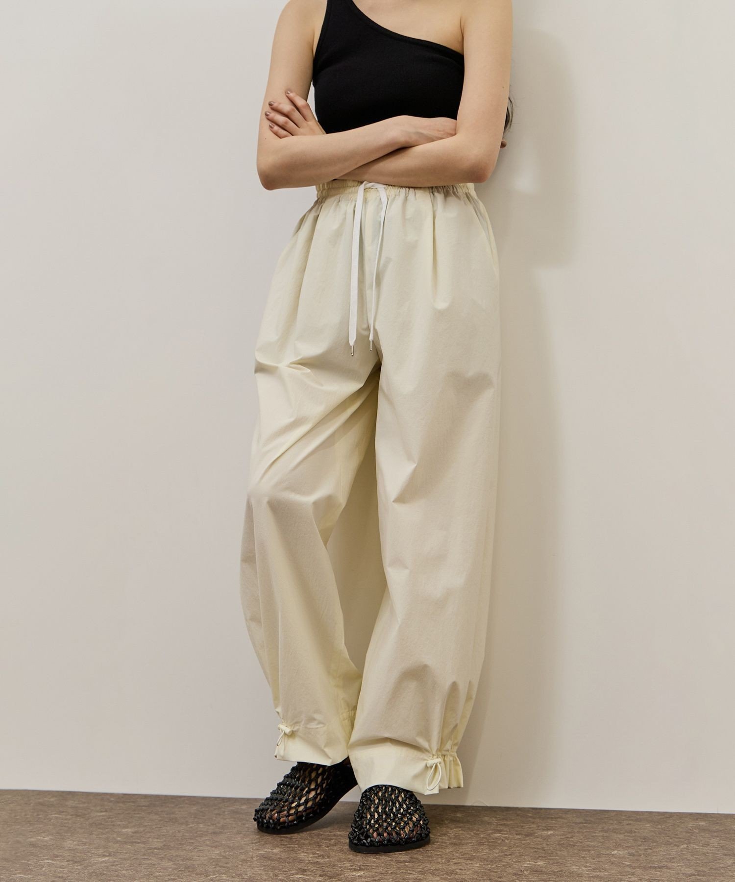 【アダム エ ロペ/ADAM ET ROPE'】の【WEB限定】撥水ウエストタックイージーパンツ 人気、トレンドファッション・服の通販 founy(ファニー) 　ファッション　Fashion　レディースファッション　Fashion for Women　パンツ　Pants & Trousers　春　Spring　コンパクト　Compact, Small Size　軽量　Lightweight, Ultra Light　シンプル　Simple, Minimal　ストレッチ　Stretch, Stretchy Fabric　タフタ　Taffeta, Structured Fabric　定番　Standard, Basic Item　人気　Popular, Best Seller　バルーン　Balloon, Balloon Silhouette　フェミニン　Feminine, Girly　ベーシック　Basic, Essential　ポケット　Pocket, Pocket Detail　ワイド　Wide, Wide Fit　S/S・春夏　SS, Spring/Summer, Warm Season　おすすめ　Recommended / Our Picks　夏　Summer　2026年　2026　 other-1|ID: prp329100004933667 ipo3291000000037030951