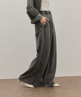 【アダム エ ロペ/ADAM ET ROPE'】のライトデニムイージーパンツ 人気、トレンドファッション・服の通販 founy(ファニー) ファッション Fashion レディースファッション Fashion for Women パンツ Pants & Trousers ギャザー Gathered, Ruffled ジャケット Jacket, Outerwear セットアップ Set-Up, Coordinated Outfit デニム Denim, Jeans Material トレンド Trend, Trending Now 定番 Standard, Basic Item 人気 Popular, Best Seller パッチ Patch, Appliqué ブリーチ Bleach, Washed Finish ペプラム Peplum, Flared Hem ポケット Pocket, Pocket Detail 楽ちん Easy Fit, Comfortable ワイド Wide, Wide Fit おすすめ Recommended / Our Picks 2026年 2026 |ID:prp329100004933674