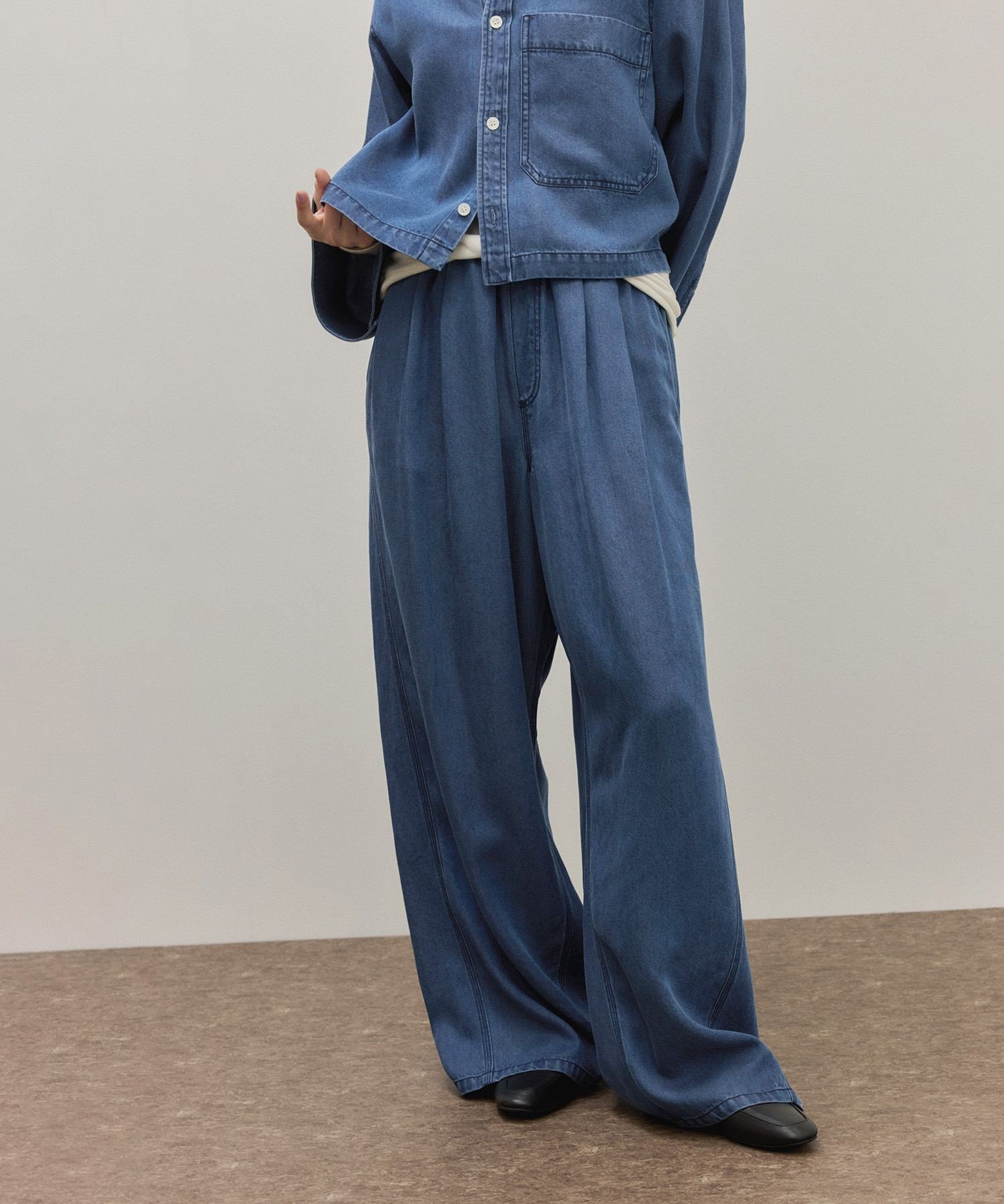 【アダム エ ロペ/ADAM ET ROPE'】のライトデニムイージーパンツ インテリア・キッズ・メンズ・レディースファッション・服の通販 founy(ファニー) 　ファッション　Fashion　レディースファッション　Fashion for Women　パンツ　Pants & Trousers　ギャザー　Gathered, Ruffled　ジャケット　Jacket, Outerwear　セットアップ　Set-Up, Coordinated Outfit　デニム　Denim, Jeans Material　トレンド　Trend, Trending Now　定番　Standard, Basic Item　人気　Popular, Best Seller　パッチ　Patch, Appliqué　ブリーチ　Bleach, Washed Finish　ペプラム　Peplum, Flared Hem　ポケット　Pocket, Pocket Detail　楽ちん　Easy Fit, Comfortable　ワイド　Wide, Wide Fit　おすすめ　Recommended / Our Picks　2026年　2026　ブルー系(45)|ID: prp329100004933674 ipo3291000000037030991