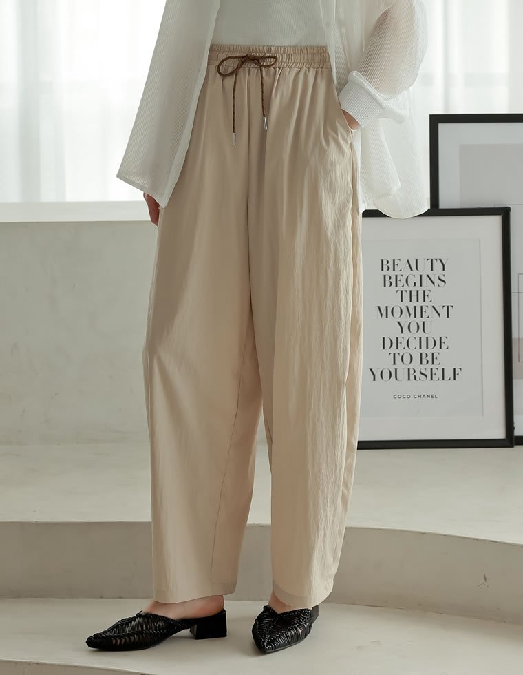 【リエディ/Re:EDIT】の撥水加工パラコードバレルレッグパンツ インテリア・キッズ・メンズ・レディースファッション・服の通販 founy(ファニー) 　ファッション　Fashion　レディースファッション　Fashion for Women　パンツ　Pants & Trousers　アウトドア　Outdoor Clothing　コンパクト　Compact, Small Size　セットアップ　Set-Up, Coordinated Outfit　タフタ　Taffeta, Structured Fabric　トレンド　Trend, Trending Now　バランス　Balance, Style Balance　無地　Plain, Solid Color　おすすめ　Recommended / Our Picks　グレージュ|ID: prp329100004933685 ipo3291000000037031049