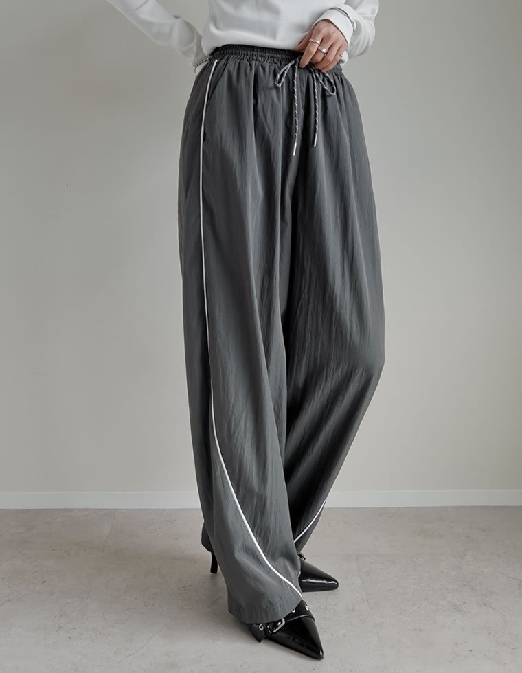 【リエディ/Re:EDIT】の撥水加工パラコードバレルレッグパンツ インテリア・キッズ・メンズ・レディースファッション・服の通販 founy(ファニー) 　ファッション　Fashion　レディースファッション　Fashion for Women　パンツ　Pants & Trousers　アウトドア　Outdoor Clothing　コンパクト　Compact, Small Size　セットアップ　Set-Up, Coordinated Outfit　タフタ　Taffeta, Structured Fabric　トレンド　Trend, Trending Now　バランス　Balance, Style Balance　無地　Plain, Solid Color　おすすめ　Recommended / Our Picks　チャコール×ホワイト|ID: prp329100004933685 ipo3291000000037031052