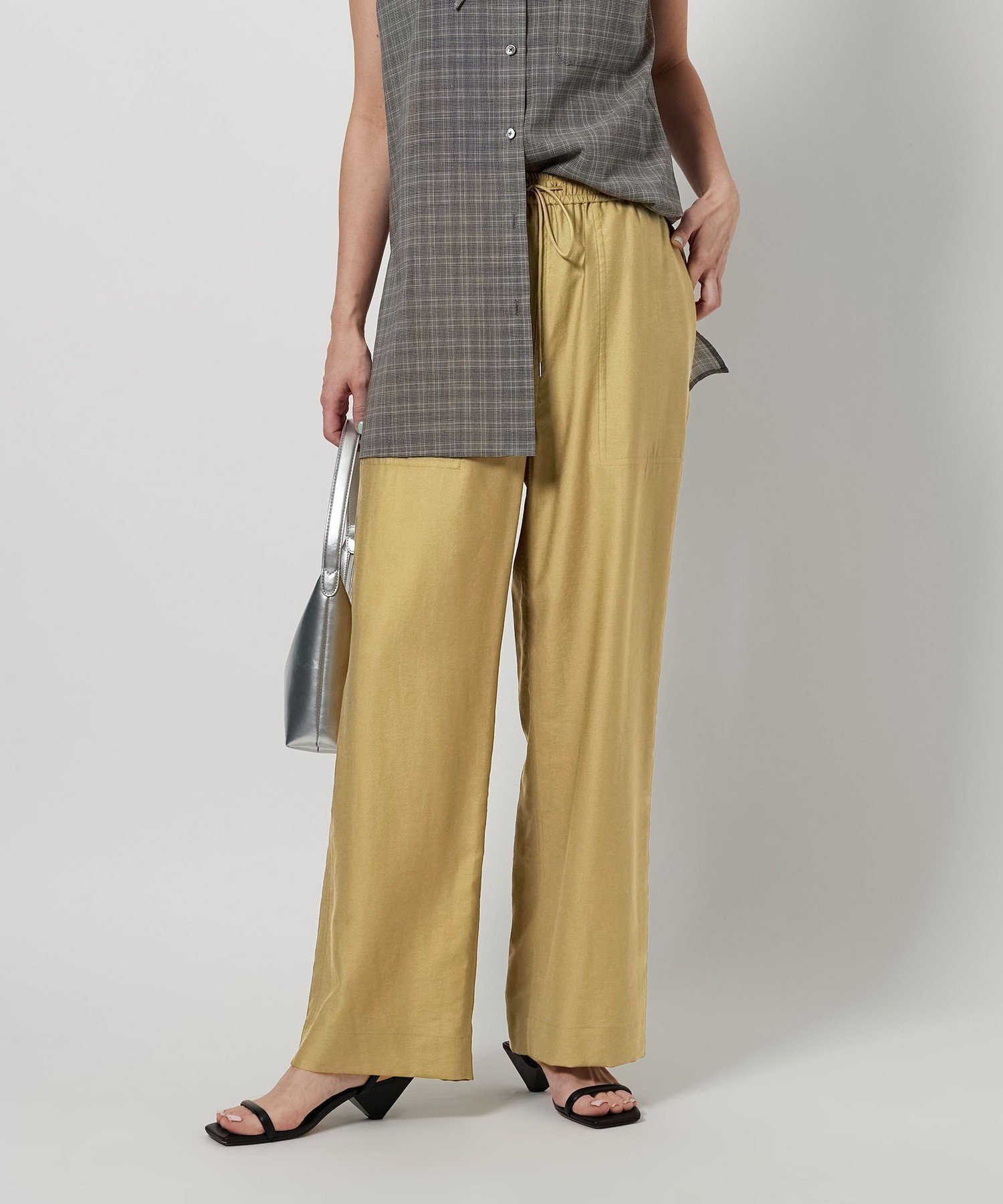 【ビューティ&ユース ユナイテッドアローズ/BEAUTY&YOUTH / UNITED ARROWS】のツイルパッチポケットイージーパンツ ウォッシャブル インテリア・キッズ・メンズ・レディースファッション・服の通販 founy(ファニー) 　ファッション　Fashion　レディースファッション　Fashion for Women　パンツ　Pants & Trousers　ウォッシャブル　Machine Washable　春　Spring　クロップド　Cropped, Short Length　サマー　Summer, Summer Style　サンダル　Sandals, Summer Shoes　シューズ　Shoes, Footwear　スニーカー　Sneakers, Trainers　トレンド　Trend, Trending Now　ドレープ　Drape, Draping Fabric　定番　Standard, Basic Item　パッチ　Patch, Appliqué　プリント　Print, Printed Pattern　ポケット　Pocket, Pocket Detail　リラックス　Relax, Relaxed Fit　ワイド　Wide, Wide Fit　S/S・春夏　SS, Spring/Summer, Warm Season　おすすめ　Recommended / Our Picks　夏　Summer　エレガント 上品　Elegant　LIME|ID: prp329100004933694 ipo3291000000037031097