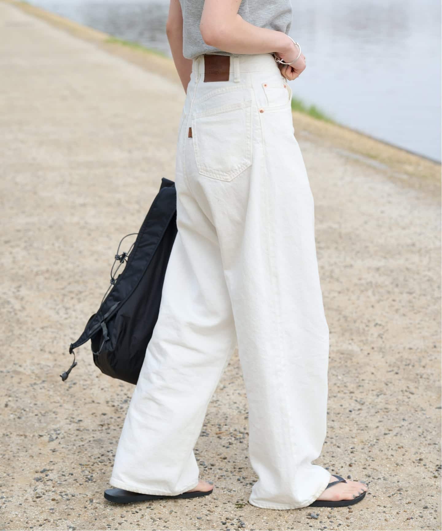 【アウトドアプロダクツ ユージュアルシングス/OUTDOOR PRODUCTS Usual Things】の新色 ULTサマーデニムハイライズルーズ5PKT WHITE インテリア・キッズ・メンズ・レディースファッション・服の通販 founy(ファニー) 　ファッション　Fashion　レディースファッション　Fashion for Women　ヴィンテージ　Vintage Style　デニム　Denim, Jeans Material　定番　Standard, Basic Item　ハイライズ　High Rise, High Waist　ルーズ　Loose, Oversized　夏　Summer　エレガント 上品　Elegant　2025年　2025　2025春夏・S/S　Spring/Summer 2025 SS25　ホワイト|ID: prp329100004933699 ipo3291000000037031119