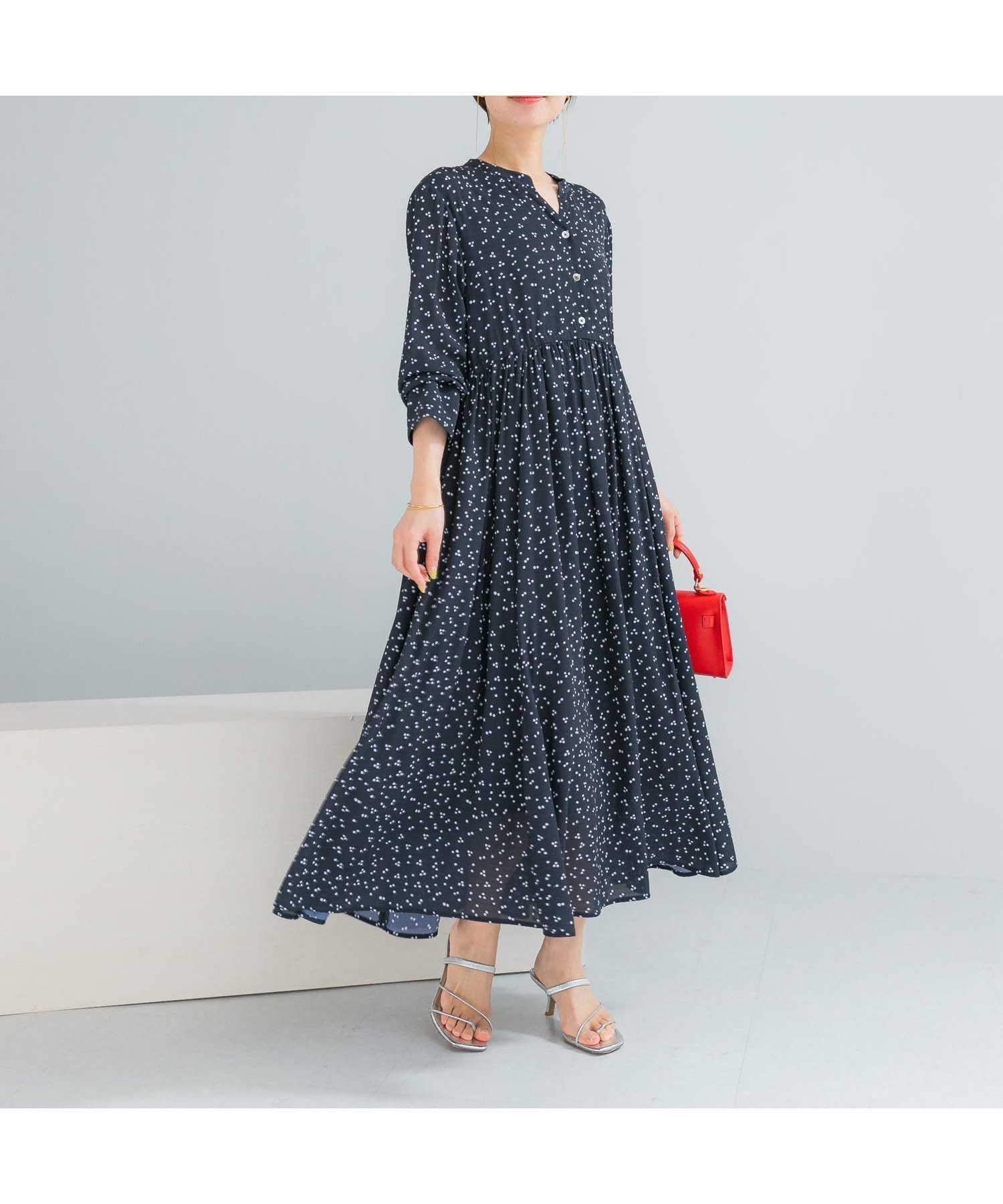 【アーバンリサーチ ロッソ/URBAN RESEARCH ROSSO】の『WEB限定』ランダムドットボリュームワンピース インテリア・キッズ・メンズ・レディースファッション・服の通販 founy(ファニー) 　ファッション　Fashion　レディースファッション　Fashion for Women　ワンピース　Dresses　2026年　2026　おすすめ　Recommended / Our Picks　ドット　Polka Dot, Dot Pattern　ドローコード　Drawcord, Drawstring Cord　バランス　Balance, Style Balance　ランダム　Random, Irregular　エレガント 上品　Elegant　夏　Summer　S/S・春夏　SS, Spring/Summer, Warm Season　ネイビー|ID: prp329100004933723 ipo3291000000037031222