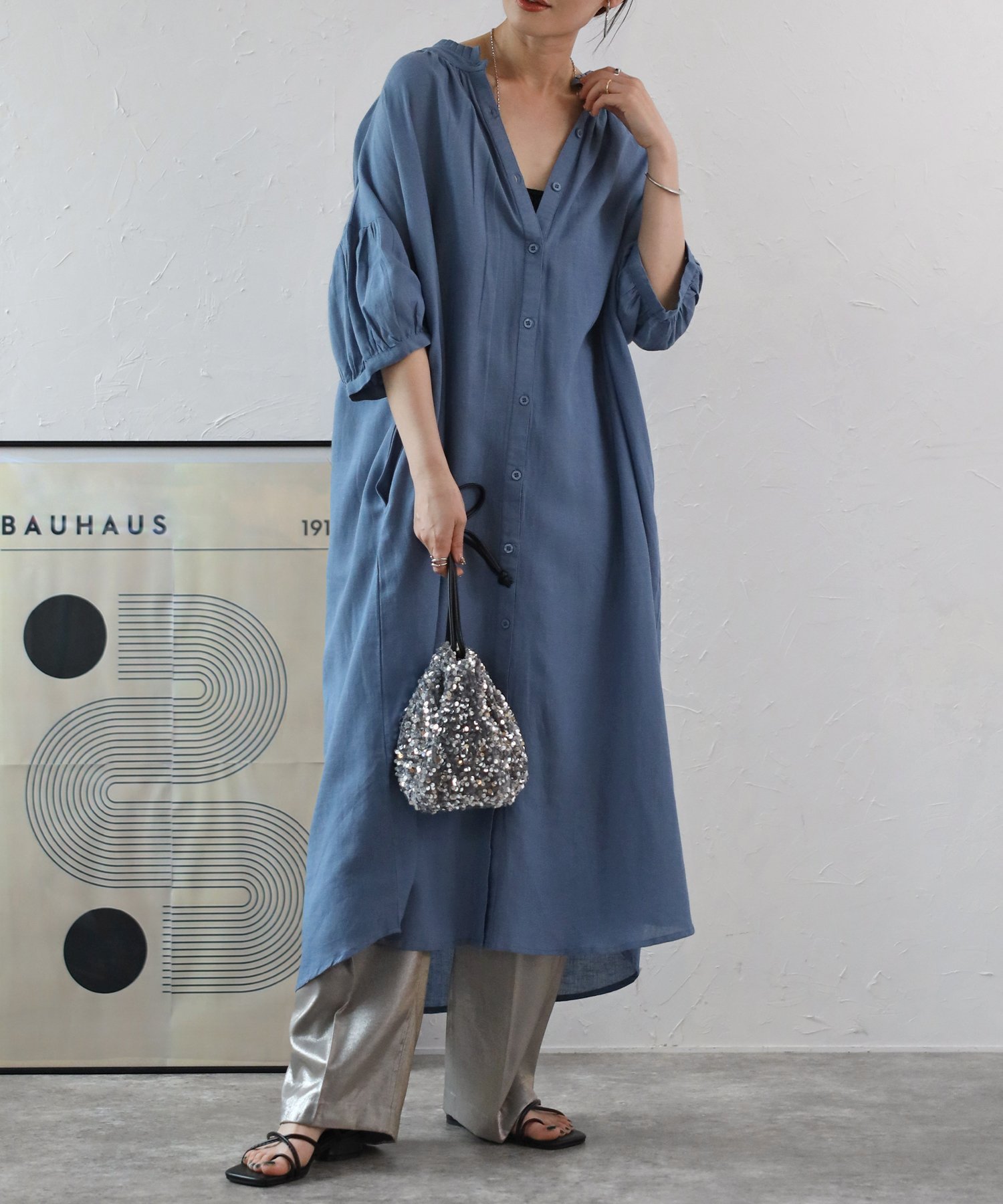 【リラクロ/relaclo】のmitis/綿麻ミックス 襟プリーツシャツワンピース インテリア・キッズ・メンズ・レディースファッション・服の通販 founy(ファニー) 　ファッション　Fashion　レディースファッション　Fashion for Women　ワンピース　Dresses　シャツワンピース / 1枚で着映えコーデ　Shirt Dresses　プリーツ　Pleats, Pleated　ミックス　Mix, Mixed Style　ワイド　Wide, Wide Fit　羽織　Haori, Light Jacket　ブルー|ID: prp329100004933742 ipo3291000000037031320