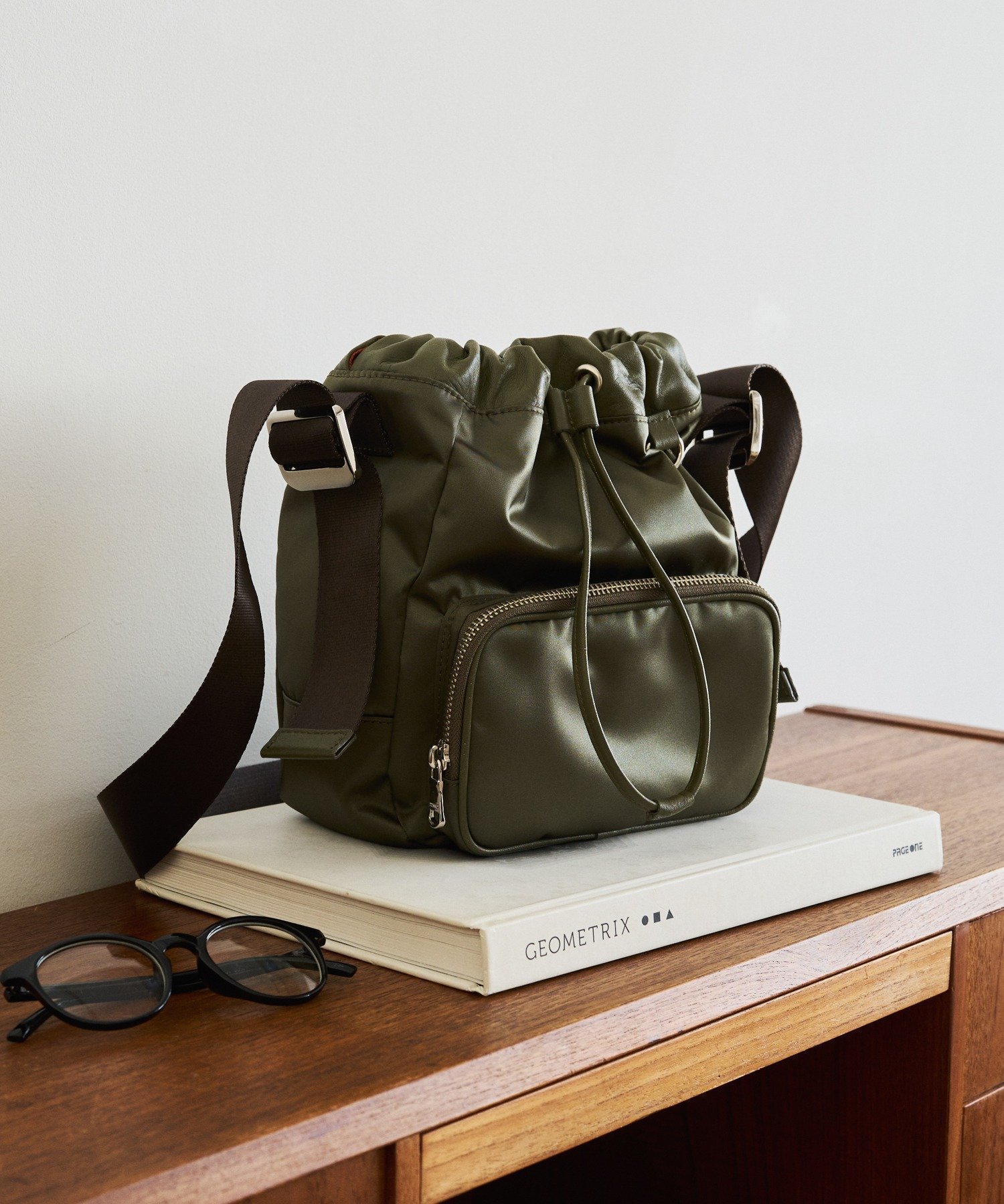 【ラシット/russet】の【20%ポイントバック】《インフルエンサースタッフ企画》マルチショルダーバッグ インテリア・キッズ・メンズ・レディースファッション・服の通販 founy(ファニー) 　ファッション　Fashion　レディースファッション　Fashion for Women　バッグ　Bags　アクセサリー　Fashion Accessories　オレンジ　Orange　巾着　Drawstring Bag, Kinchaku　ショルダー　Shoulder, Shoulder Strap　シルバー　Silver, Metallic Silver　シンプル　Simple, Minimal　スマート　Smart, Elegant　フォルム　Silhouette, Form　ポケット　Pocket, Pocket Detail　マグネット　Magnet, Magnetic Closure　日本製　Made In Japan　エレガント 上品　Elegant　カーキ|ID: prp329100004933751 ipo3291000000037031358