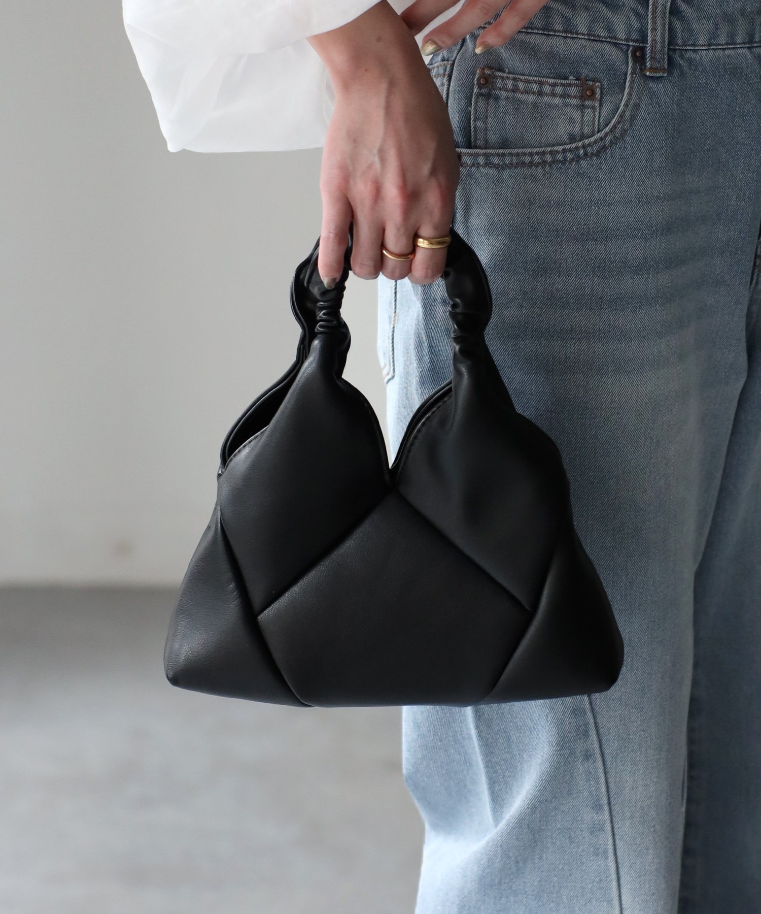 【リベリー/Riberry】のトライアングルミニバッグ 人気、トレンドファッション・服の通販 founy(ファニー) 　ファッション　Fashion　レディースファッション　Fashion for Women　バッグ　Bags　オケージョン　Occasion Wear　コンパクト　Compact, Small Size　軽量　Lightweight, Ultra Light　ショルダー　Shoulder, Shoulder Strap　シンプル　Simple, Minimal　トライアングル　Triangle, Triangular Shape　トレンド　Trend, Trending Now　ポケット　Pocket, Pocket Detail　再入荷　Restock / Back in Stock　おすすめ　Recommended / Our Picks　エレガント 上品　Elegant　セレモニー　Ceremony　入学式　Entrance Ceremony　卒業式　Graduation Ceremony　結婚式　Wedding　 other-1|ID: prp329100004933757 ipo3291000000037031372