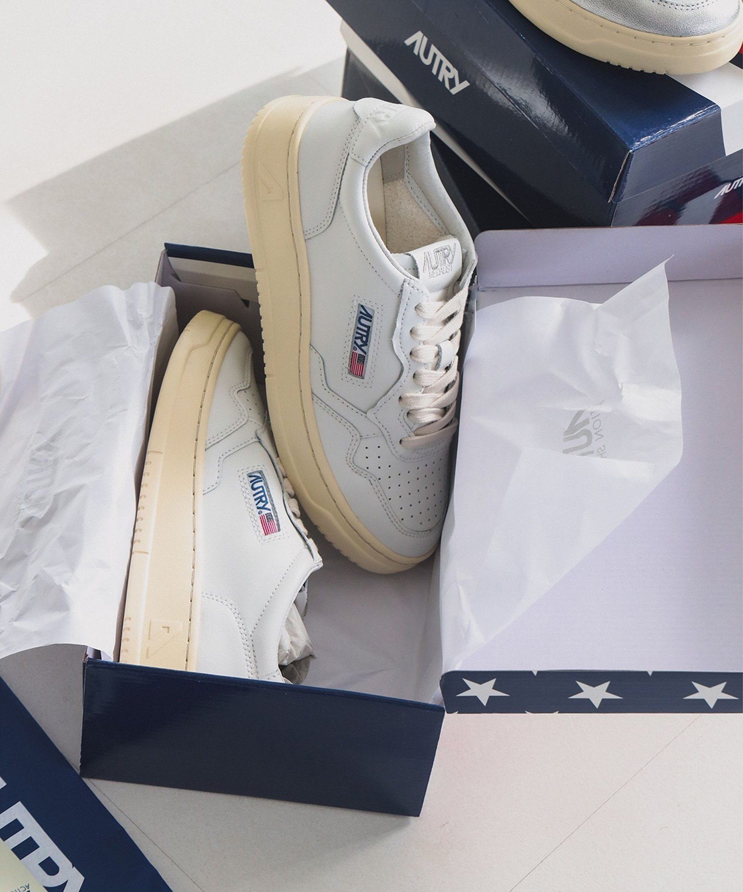 【デミルクス ビームス/Demi-Luxe BEAMS】のAUTRY / MEDALIST LOW レザースニーカー 人気、トレンドファッション・服の通販 founy(ファニー) 　ファッション　Fashion　レディースファッション　Fashion for Women　春　Spring　クラシック　Classic, Timeless Style　コレクション　Collection, Seasonal Line　シューズ　Shoes, Footwear　シンプル　Simple, Minimal　ジャケット　Jacket, Outerwear　スニーカー　Sneakers, Trainers　雑誌　Magazine, Fashion Magazine　フラット　Flat, Flat Shoes　S/S・春夏　SS, Spring/Summer, Warm Season　夏　Summer　 other-1|ID: prp329100004933785 ipo3291000000037031481