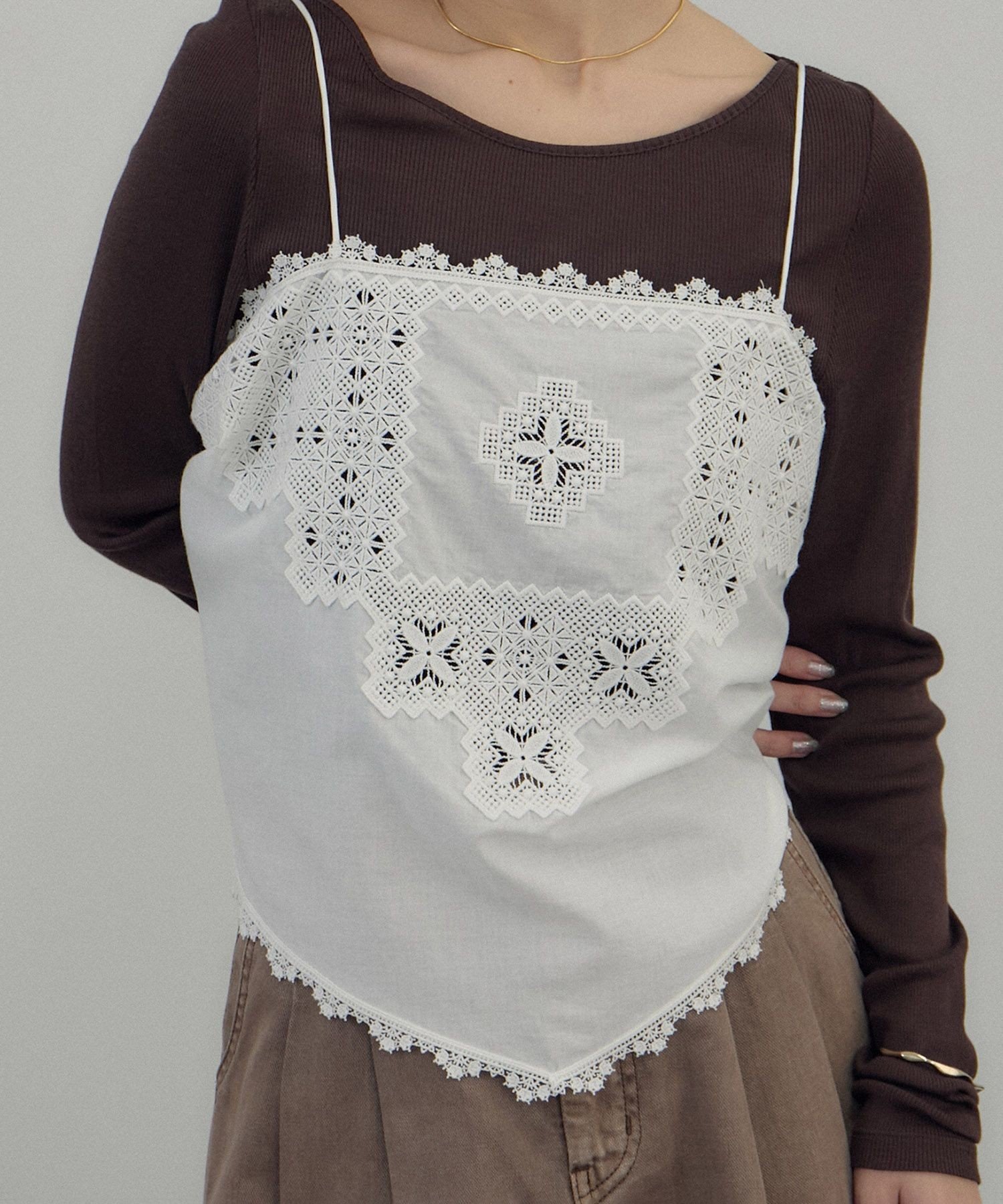 【サロン アダム エ ロペ/SALON adam et rope'】のクロスレースマルチキャミソール インテリア・キッズ・メンズ・レディースファッション・服の通販 founy(ファニー) 　ファッション　Fashion　レディースファッション　Fashion for Women　トップス・カットソー　Cut & Sew Tops　キャミソール&ノースリーブ　Camisoles & Sleeveless Tops　ヴィンテージ　Vintage Style　春　Spring　キャミ　Camisole, Cami Top　キャミソール　Camisole, Spaghetti Strap Top　スカーフ　Scarf, Neckwear　タンク　Tank Top, Sleeveless Top　なめらか　Smooth, Silky Texture　モチーフ　Motif, Design Theme　ロング　Long, Long-Length　S/S・春夏　SS, Spring/Summer, Warm Season　夏　Summer　オフホワイト(15)|ID: prp329100004933842 ipo3291000000037031718