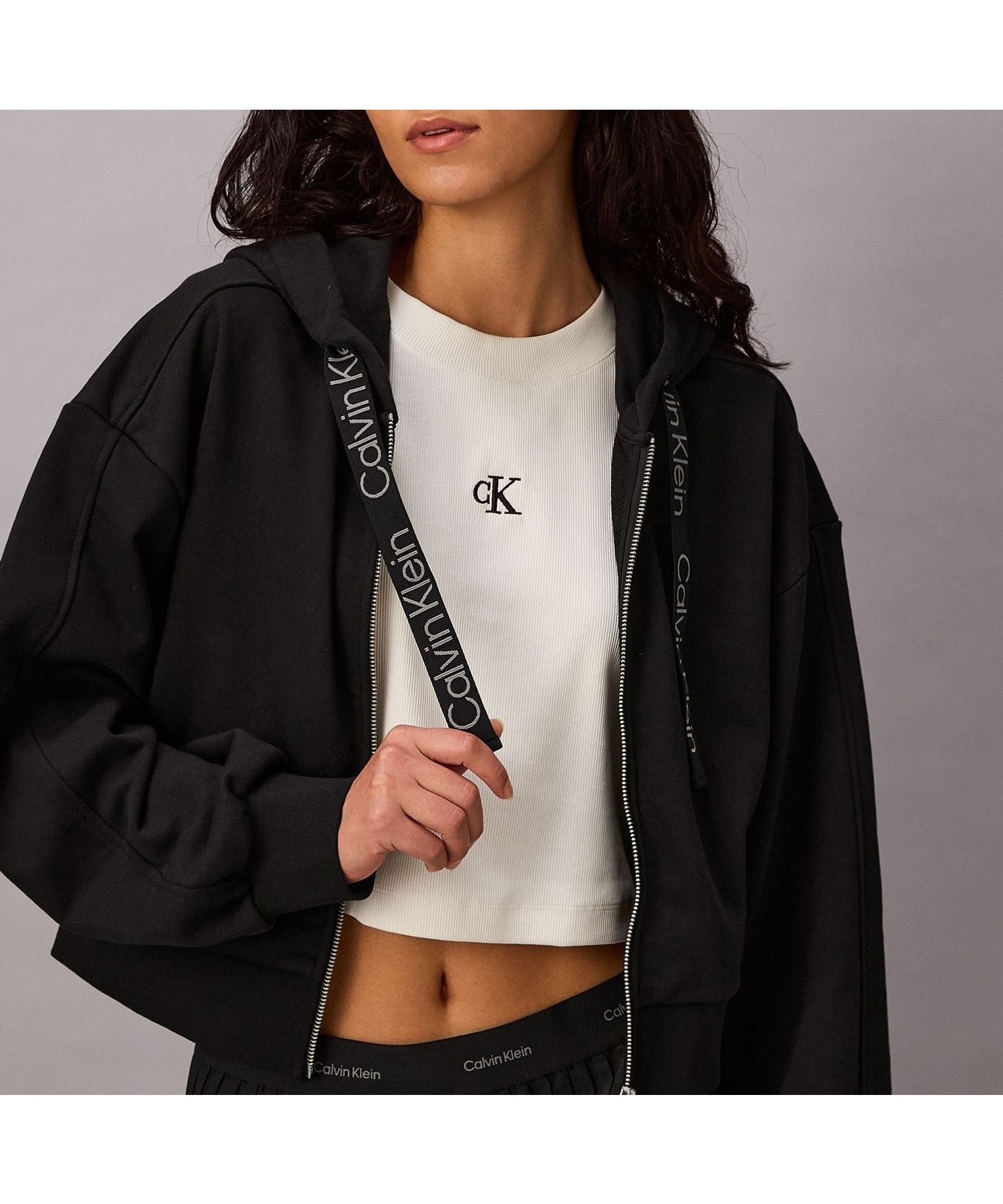 【カルバンクライン/Calvin Klein】の【公式ショップ】 カルバンクライン フルジップフーデッドテリースウェット 47F296G SS26 インテリア・キッズ・メンズ・レディースファッション・服の通販 founy(ファニー) 　ファッション　Fashion　レディースファッション　Fashion for Women　トップス・カットソー　Cut & Sew Tops　レディースパーカー・カジュアルフーディー　Casual Hoodies & Sweatshirts　スウェット・クルーネックトップス　Sweatshirts & Crewnecks / Relaxed Fit Sweat Tops　センター　Center, Center Line　Black|ID: prp329100004933843 ipo3291000000037031721