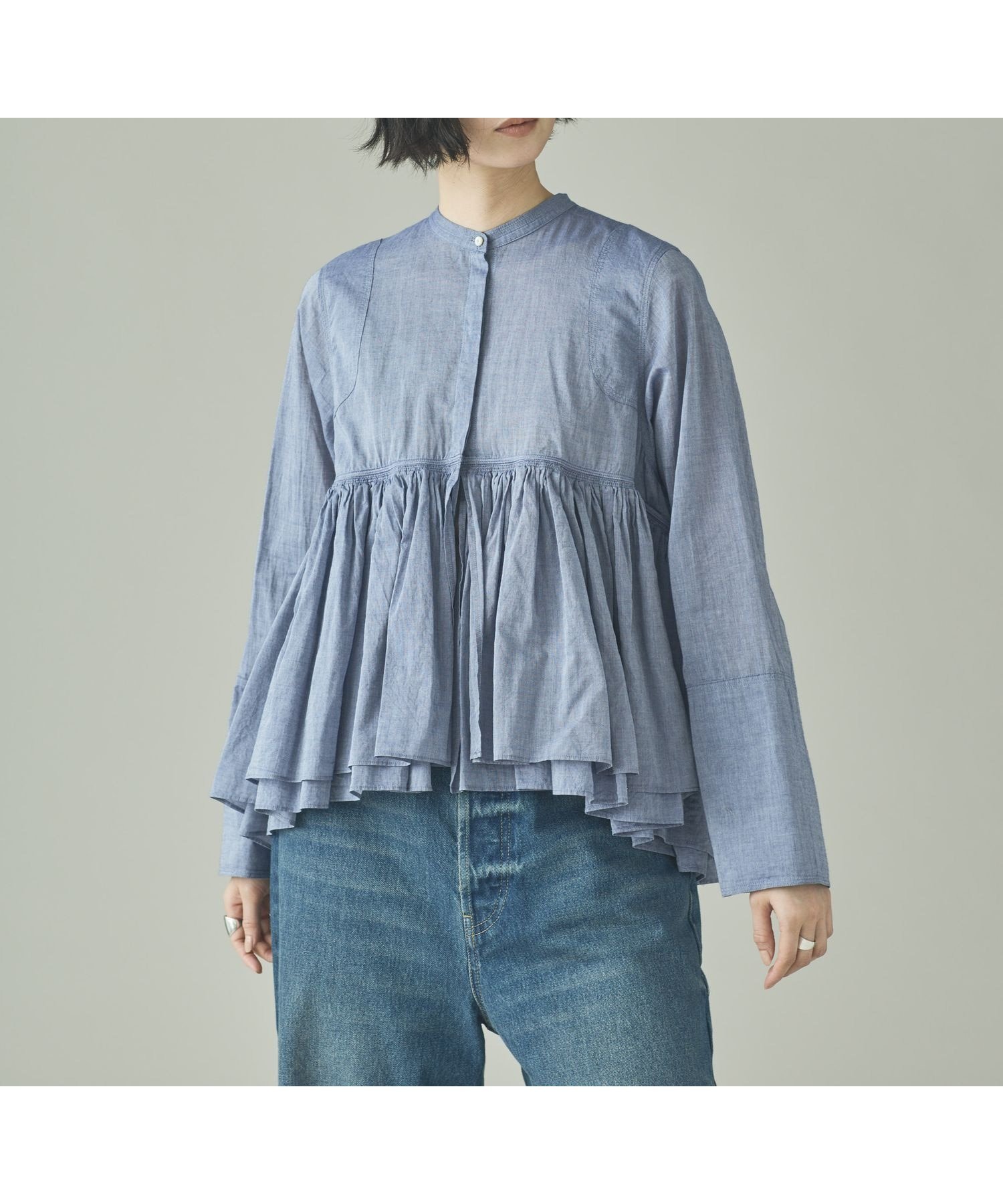 【カレンソロジー/Curensology】のシャンブレーレイヤードギャザーブラウス 人気、トレンドファッション・服の通販 founy(ファニー) 　ファッション　Fashion　レディースファッション　Fashion for Women　トップス・カットソー　Cut & Sew Tops　シャツ・ブラウス・オフィスカジュアル　Elegant Blouses & Button-Ups　エレガント 上品　Elegant　ヴィンテージ　Vintage Style　カーディガン　Cardigan, Knitwear　ギャザー　Gathered, Ruffled　シャンブレー　Chambray, Denim-Like Fabric　バランス　Balance, Style Balance　ロング　Long, Long-Length　 other-1|ID: prp329100004933862 ipo3291000000037031805