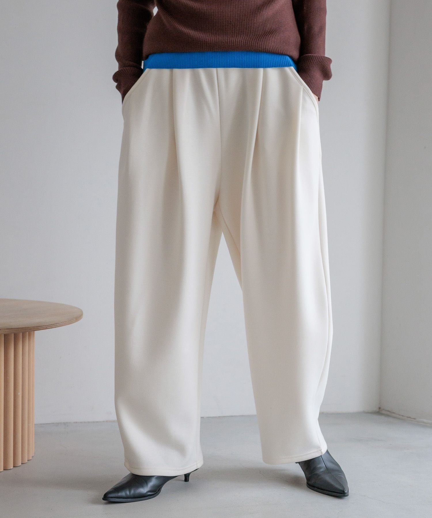 【ローリーズファーム/LOWRYS FARM】のカットイージーコクーンパンツ インテリア・キッズ・メンズ・レディースファッション・服の通販 founy(ファニー) 　ファッション　Fashion　レディースファッション　Fashion for Women　パンツ　Pants & Trousers　おすすめ　Recommended / Our Picks　ショート　Short, Short Length　ダブル　Double, Double-Breasted　トレンド　Trend, Trending Now　フェイス　Face, Facial Design　ポケット　Pocket, Pocket Detail　リラックス　Relax, Relaxed Fit　内紐ありアイボリー|ID: prp329100004933879 ipo3291000000037031880