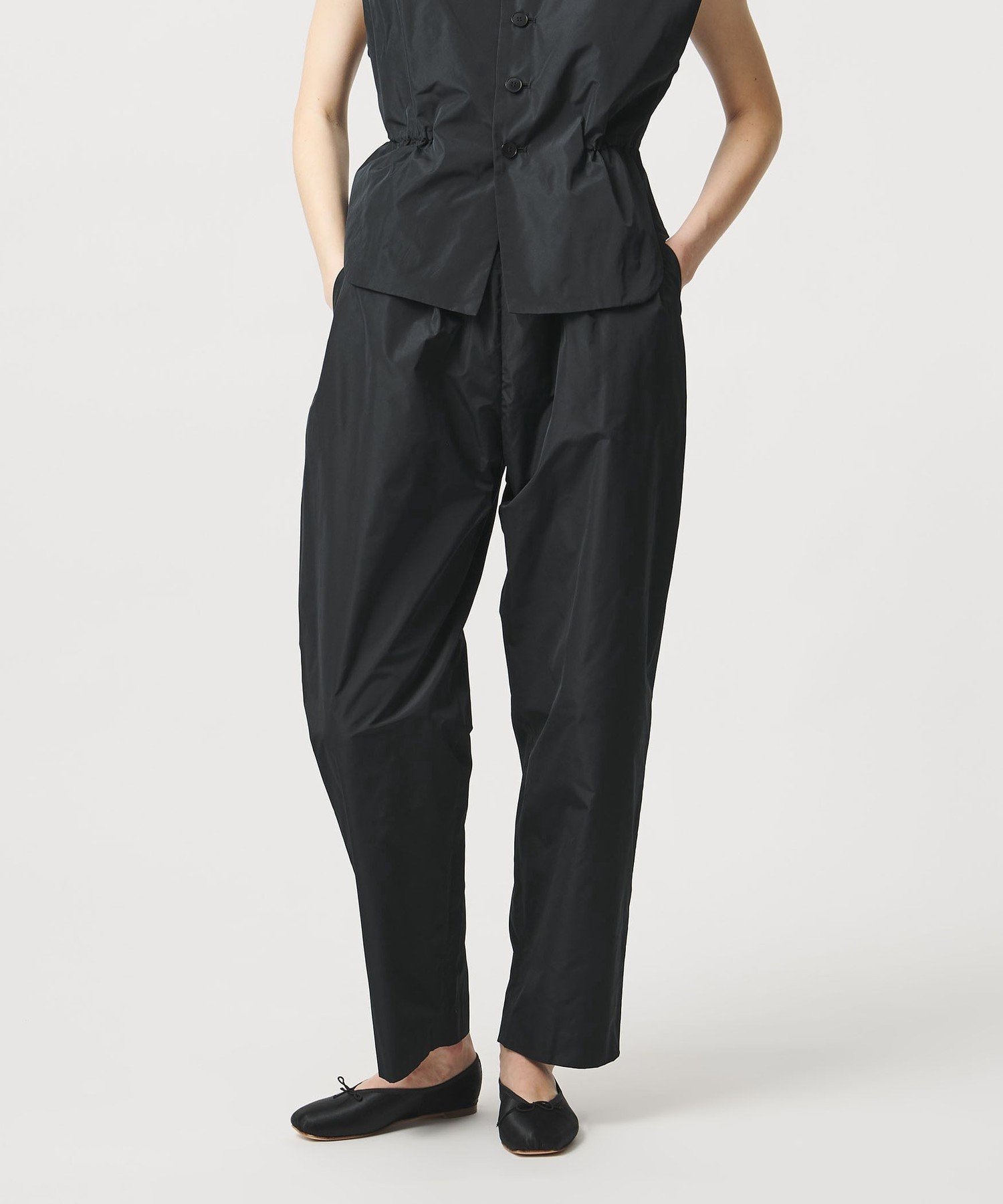 【ユナイテッドアローズ/UNITED ARROWS】のLOEFF グロッシー タフタ クロップド パンツ 人気、トレンドファッション・服の通販 founy(ファニー) 　ファッション　Fashion　レディースファッション　Fashion for Women　パンツ　Pants & Trousers　イタリア　Italy　ギャザー　Gathered, Ruffled　クロップド　Cropped, Short Length　シルク　Silk, 100% Silk　セットアップ　Set-Up, Coordinated Outfit　タフタ　Taffeta, Structured Fabric　ベスト　Vest, Waistcoat　リラックス　Relax, Relaxed Fit　おすすめ　Recommended / Our Picks　エレガント 上品　Elegant　 other-1|ID: prp329100004933883 ipo3291000000037031895