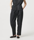 【ユナイテッドアローズ/UNITED ARROWS】のLOEFF グロッシー タフタ クロップド パンツ 人気、トレンドファッション・服の通販 founy(ファニー) ファッション Fashion レディースファッション Fashion for Women パンツ Pants & Trousers イタリア Italy ギャザー Gathered, Ruffled クロップド Cropped, Short Length シルク Silk, 100% Silk セットアップ Set-Up, Coordinated Outfit タフタ Taffeta, Structured Fabric ベスト Vest, Waistcoat リラックス Relax, Relaxed Fit おすすめ Recommended / Our Picks エレガント 上品 Elegant thumbnail BLACK|ID: prp329100004933883 ipo3291000000037031896