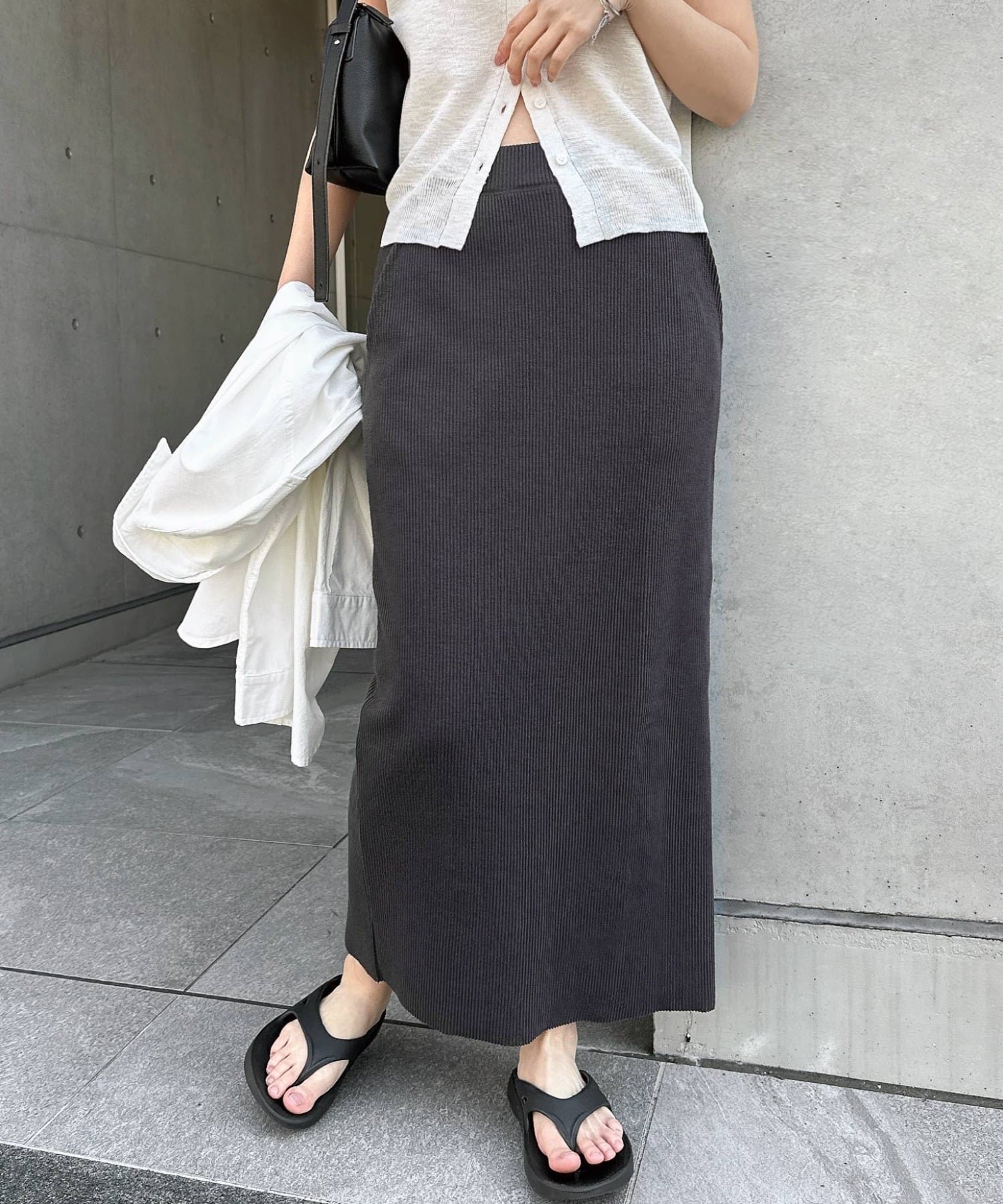 【アンドミー/andme】のセルフカット リブ ロング タイトスカート インテリア・キッズ・メンズ・レディースファッション・服の通販 founy(ファニー) 　ファッション　Fashion　レディースファッション　Fashion for Women　スカート　Skirts　おすすめ　Recommended / Our Picks　スリット　Slit, Slit Detail　タイトスカート　Pencil Skirt, Tight Skirt　ポケット　Pocket, Pocket Detail　ロング　Long, Long-Length　楽ちん　Easy Fit, Comfortable　スミクロ|ID: prp329100004933895 ipo3291000000037031939