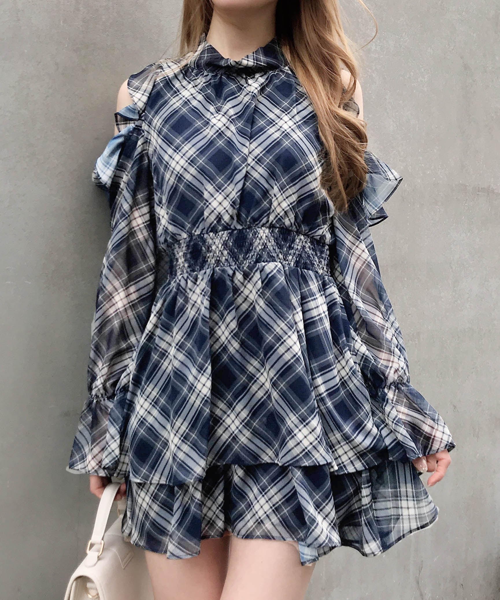 【イング/INGNI】の2Wayリボン肩あきフリルミニワンピ インテリア・キッズ・メンズ・レディースファッション・服の通販 founy(ファニー) 　ファッション　Fashion　レディースファッション　Fashion for Women　ワンピース　Dresses　春　Spring　シアー　Sheer, See-Through　スマホ　Smartphone, Mobile Device　チェック　Check, Plaid, Tartan　チュニック　Tunic, Long Top　デニム　Denim, Jeans Material　トレンド　Trend, Trending Now　ドット　Polka Dot, Dot Pattern　フィット　Fit, Slim Fit　フリル　Frill, Ruffle　リボン　Ribbon, Bow　ロング　Long, Long-Length　おすすめ　Recommended / Our Picks　エレガント 上品　Elegant　コン/チェック|ID: prp329100004933901 ipo3291000000037031970