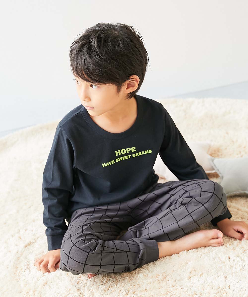 【デビロック/devirock / KIDS】の綿100% デビラボ ROOM ボーイズ 長袖パジャマ 子供服 キッズ 男の子 26SS インテリア・キッズ・メンズ・レディースファッション・服の通販 founy(ファニー) 　ファッション　Fashion　キッズファッション　Fashion for Kids　長袖　Long Sleeve, Full Sleeve　パジャマ　Pajamas, Sleepwear　プリント　Print, Printed Pattern　ボーイズ　Boyish, Boy Style　おすすめ　Recommended / Our Picks　お家時間・ステイホーム　Stay Home / At Home　旅行　Travel　2026年　2026　002-ロゴ-ブラック|ID: prp329100004936024 ipo3291000000037040889