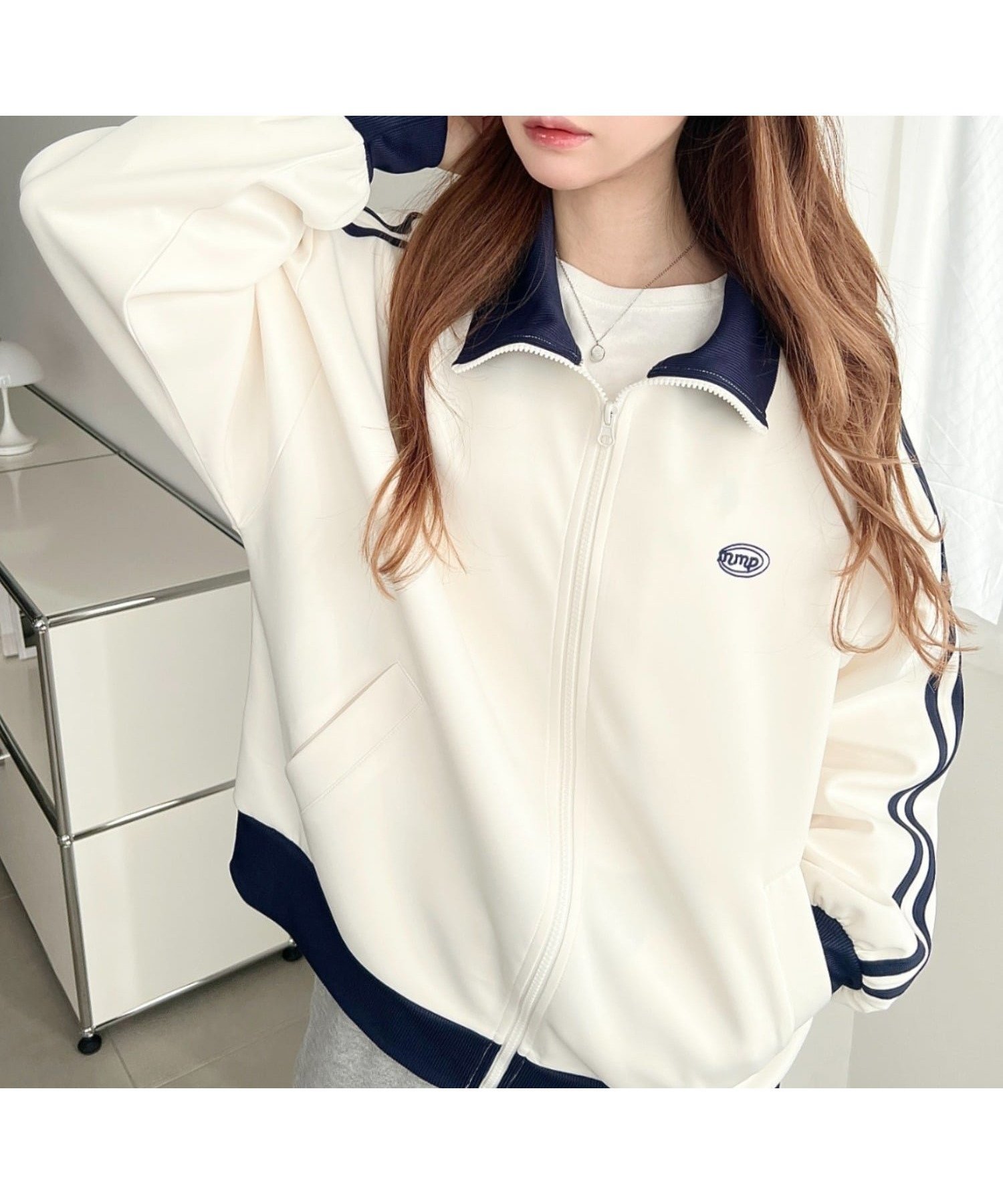 【モーメントプラス/moment+ / MEN】のロゴ刺繍トラックジャケット インテリア・キッズ・メンズ・レディースファッション・服の通販 founy(ファニー) 　ファッション　Fashion　メンズファッション　Fashion for Men　カーゴパンツ　Cargo Pants, Utility Pants　クラシック　Classic, Timeless Style　今季　This Season, Current Season　ショート　Short, Short Length　シンプル　Simple, Minimal　ジャケット　Jacket, Outerwear　スタンド　Stand Collar, Upright Stand　スニーカー　Sneakers, Trainers　スポーツ　Sports, Activewear　デニム　Denim, Jeans Material　トレンド　Trend, Trending Now　フェミニン　Feminine, Girly　ベーシック　Basic, Essential　ボトム　Bottoms, Lower Wear　ポケット　Pocket, Pocket Detail　ワイド　Wide, Wide Fit　ワンポイント　One Point, Statement Accent　再入荷　Restock / Back in Stock　プチプライス・低価格　Affordable / Budget Price　おすすめ　Recommended / Our Picks　アイボリー|ID: prp329100004936181 ipo3291000000037041616