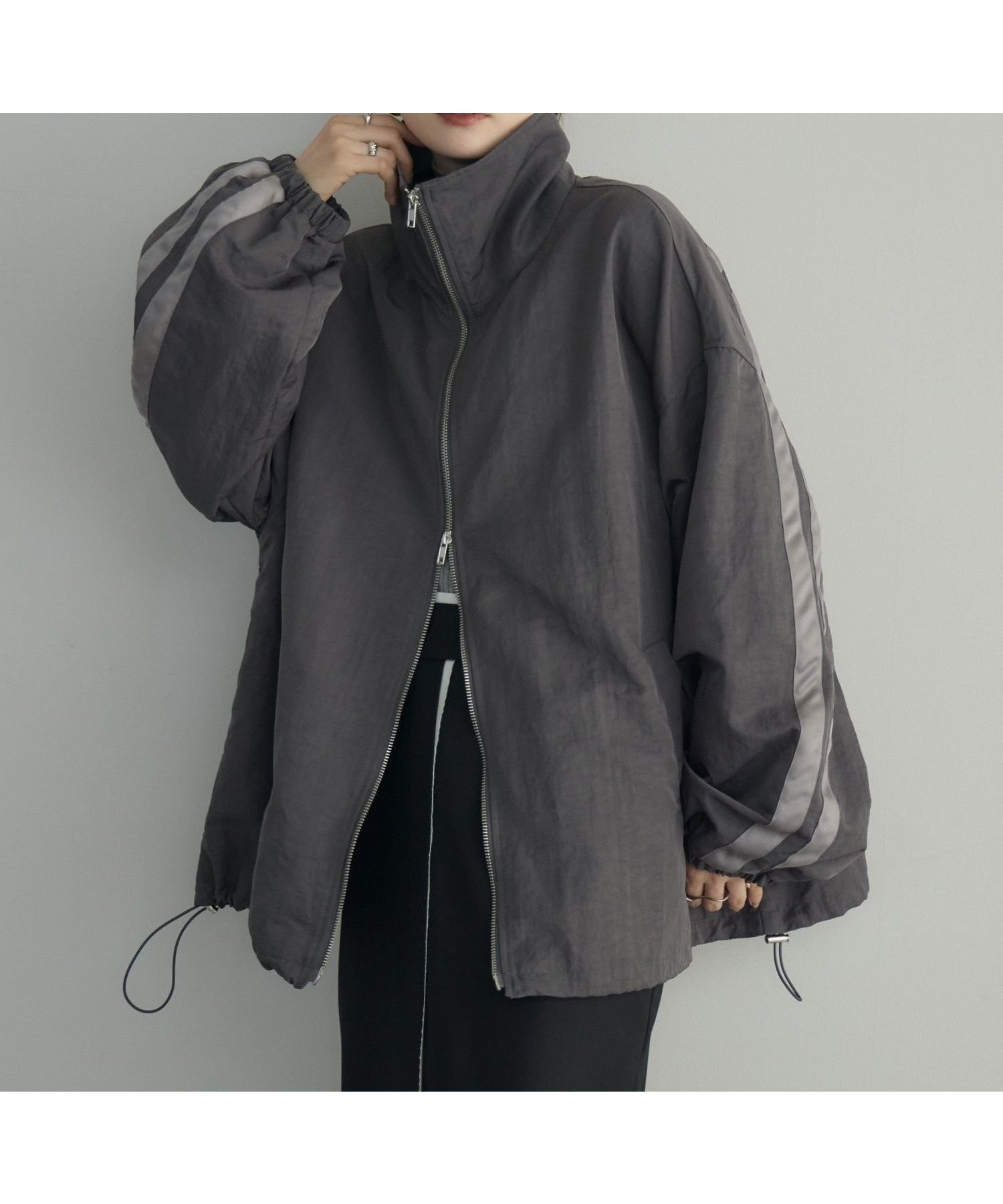 【レトロガール/RETRO GIRL】の【リバイバル・新色追加】ライントラックジャケット インテリア・キッズ・メンズ・レディースファッション・服の通販 founy(ファニー) 　ファッション　Fashion　レディースファッション　Fashion for Women　アウター　Coat / Outerwear Collection　レディースジャケット・軽アウター　Jackets　春　Spring　シンプル　Simple, Minimal　ジャケット　Jacket, Outerwear　スタンド　Stand Collar, Upright Stand　スポーツ　Sports, Activewear　スラックス　Slacks, Dress Pants　トレンド　Trend, Trending Now　定番　Standard, Basic Item　フロント　Front, Front Design　ブルゾン　Blouson, Bomber Jacket　ボトム　Bottoms, Lower Wear　おすすめ　Recommended / Our Picks　2025年　2025　2025-2026秋冬・A/W　Autumn/Winter 2025–26 AW25–26　2026年　2026　ダークグレー|ID: prp329100004936284 ipo3291000000037042077