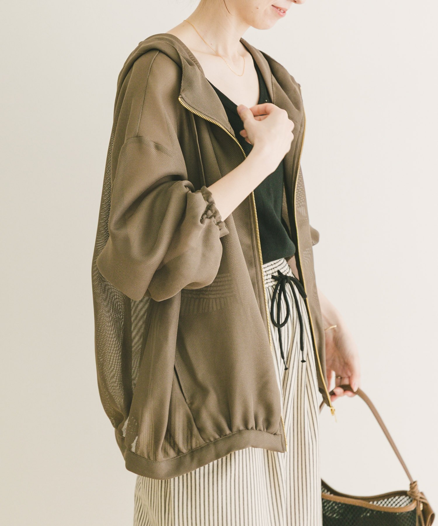 【アイテムズアーバンリサーチ/ITEMS URBAN RESEARCH】の『イージーケア』メッシュマウンテンパーカー(楽着シリーズ) インテリア・キッズ・メンズ・レディースファッション・服の通販 founy(ファニー) 　ファッション　Fashion　レディースファッション　Fashion for Women　トップス・カットソー　Cut & Sew Tops　レディースパーカー・カジュアルフーディー　Casual Hoodies & Sweatshirts　2026年　2026　パーカー　Hoodie, Parka　フォルム　Silhouette, Form　メッシュ　Mesh, Net Fabric　夏　Summer　S/S・春夏　SS, Spring/Summer, Warm Season　軽量　Lightweight, Ultra Light　カーキ|ID: prp329100004936339 ipo3291000000037042322