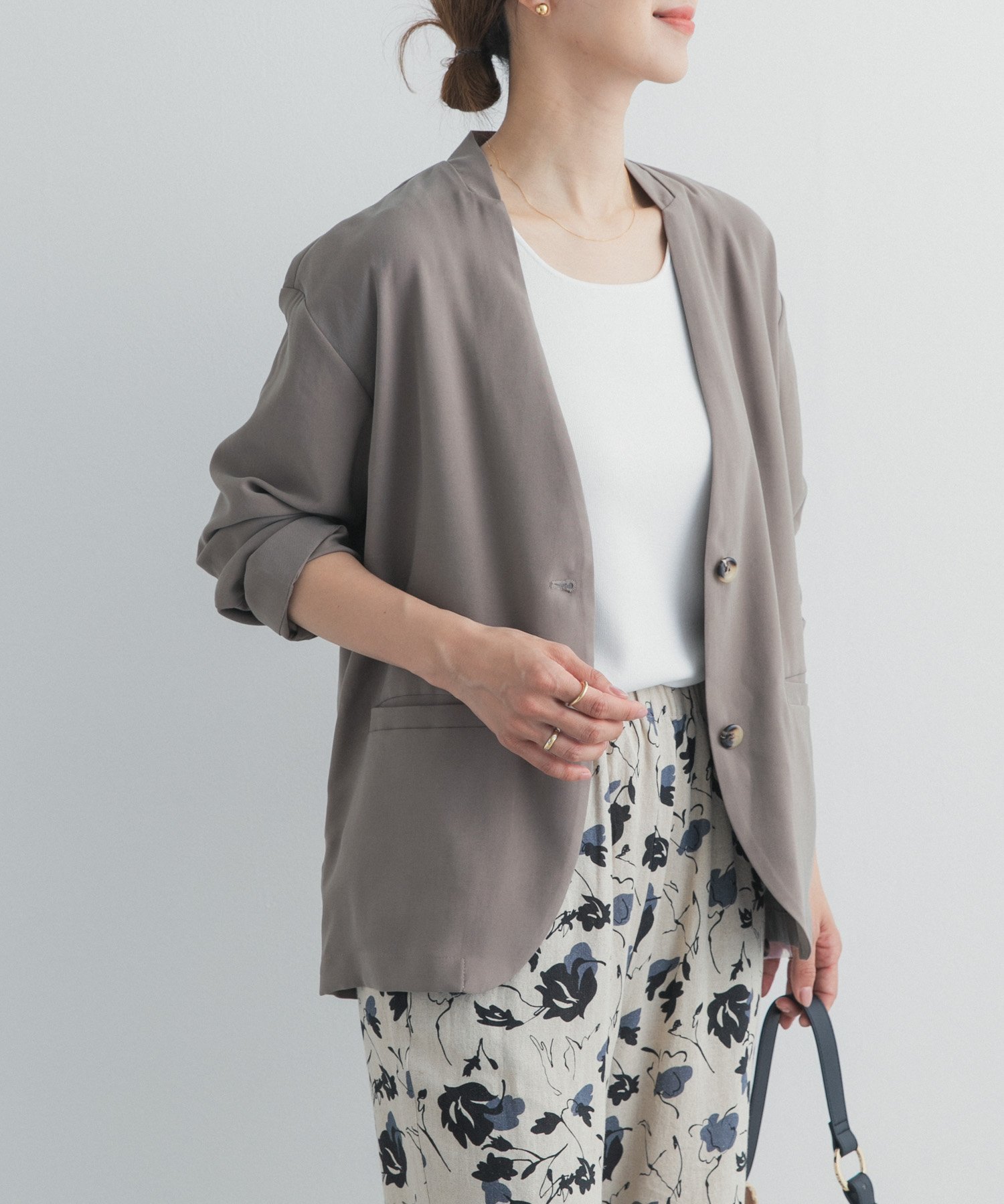 【アーバンリサーチ ドアーズ/URBAN RESEARCH DOORS】のノーカラージャケット インテリア・キッズ・メンズ・レディースファッション・服の通販 founy(ファニー) 　ファッション　Fashion　レディースファッション　Fashion for Women　アウター　Coat / Outerwear Collection　レディースジャケット・軽アウター　Jackets　ノーカラージャケット / シンプル上品コーデ　Collarless Jackets　2026年　2026　シンプル　Simple, Minimal　ジャケット　Jacket, Outerwear　バランス　Balance, Style Balance　夏　Summer　S/S・春夏　SS, Spring/Summer, Warm Season　軽量　Lightweight, Ultra Light　ベージュ系その他|ID: prp329100004936392 ipo3291000000037042559