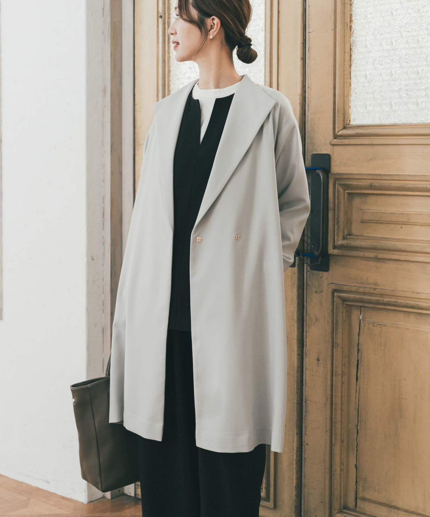 【アーバンリサーチ ドアーズ/URBAN RESEARCH DOORS】の『WEB限定』ダブルクロスガウンコート インテリア・キッズ・メンズ・レディースファッション・服の通販 founy(ファニー) 　ファッション　Fashion　レディースファッション　Fashion for Women　アウター　Coat / Outerwear Collection　コート・ロングコート・ピーコート　Long Coats, Peacoats & More　ガウン　Gown, Robe　シンプル　Simple, Minimal　ダブル　Double, Double-Breasted　ドレープ　Drape, Draping Fabric　定番　Standard, Basic Item　フロント　Front, Front Design　ロング　Long, Long-Length　S/S・春夏　SS, Spring/Summer, Warm Season　夏　Summer　エレガント 上品　Elegant　セレモニー　Ceremony　ビジネス 仕事 通勤　Business / Work / Commuting　2026年　2026　ライトグレー|ID: prp329100004936410 ipo3291000000037042630