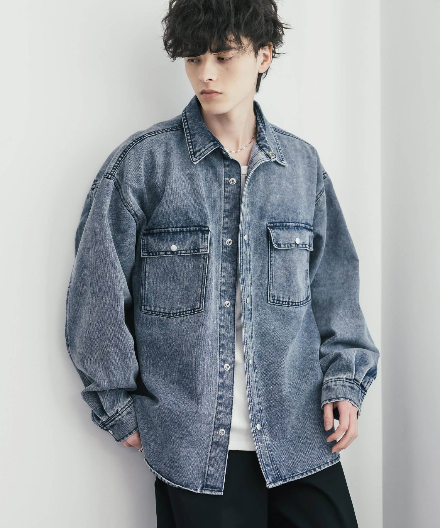 【ロッキーモンロー/Rocky Monroe】のオーバーサイズデニムシャツジャケット インテリア・キッズ・メンズ・レディースファッション・服の通販 founy(ファニー) 　ファッション　Fashion　レディースファッション　Fashion for Women　アウター　Coat / Outerwear Collection　レディースジャケット・軽アウター　Jackets　ウォッシュ　Washed Finish　ヴィンテージ　Vintage Style　カットソー　Cut and Sewn Top　カーゴパンツ　Cargo Pants, Utility Pants　クラシック　Classic, Timeless Style　ケミカル　Chemical, Chemical Wash　シンプル　Simple, Minimal　ジャケット　Jacket, Outerwear　スラックス　Slacks, Dress Pants　デニム　Denim, Jeans Material　トレンド　Trend, Trending Now　トレーナー　Sweatshirt, Trainer　バランス　Balance, Style Balance　ビッグ　Big, Oversized　フラップ　Flap, Flap Pocket　フレア　Flare, Flared　フロント　Front, Front Design　ポケット　Pocket, Pocket Detail　ミックス　Mix, Mixed Style　メンズ　Men's, Menswear　リラックス　Relax, Relaxed Fit　ロング　Long, Long-Length　ワイド　Wide, Wide Fit　再入荷　Restock / Back in Stock　おすすめ　Recommended / Our Picks　エレガント 上品　Elegant　ブルー|ID: prp329100004936620 ipo3291000000037043869