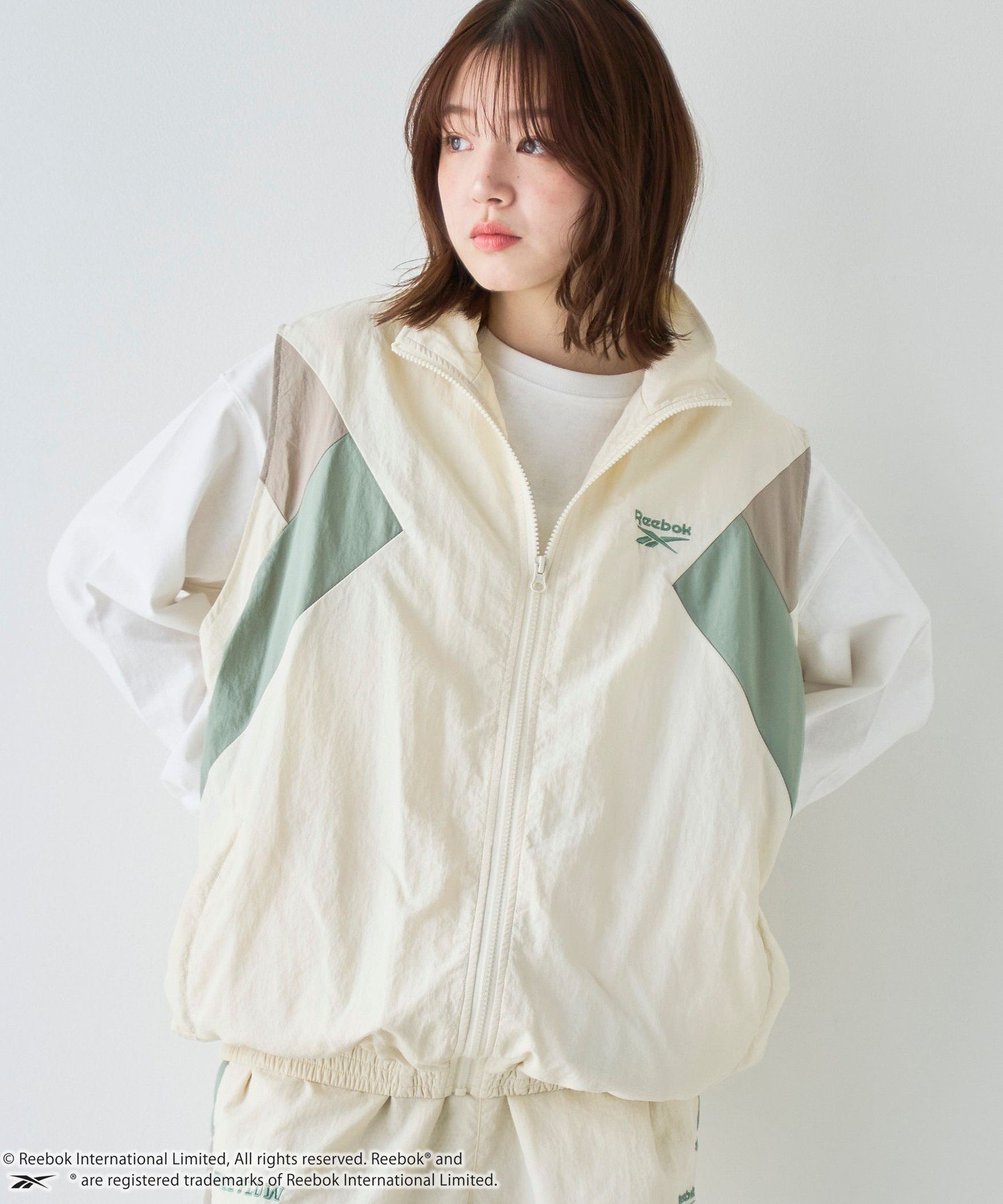 【コーエン/COEN】のReebok(リーボック)別注トラックベスト インテリア・キッズ・メンズ・レディースファッション・服の通販 founy(ファニー) 　ファッション　Fashion　レディースファッション　Fashion for Women　アウター　Coat / Outerwear Collection　トップス・カットソー　Cut & Sew Tops　ベスト&ジレ / 重ね着スタイル　Vests & Gilets　インナー　Innerwear　シューズ　Shoes, Footwear　ジャケット　Jacket, Outerwear　スポーツ　Sports, Activewear　スポーティ　Sporty, Casual Athletic　セットアップ　Set-Up, Coordinated Outfit　ベスト　Vest, Waistcoat　ポケット　Pocket, Pocket Detail　別注　Limited Edition, Custom Order　ミックス　Mix, Mixed Style　おすすめ　Recommended / Our Picks　2026年　2026　OFF WHITE|ID: prp329100004936668 ipo3291000000037044125