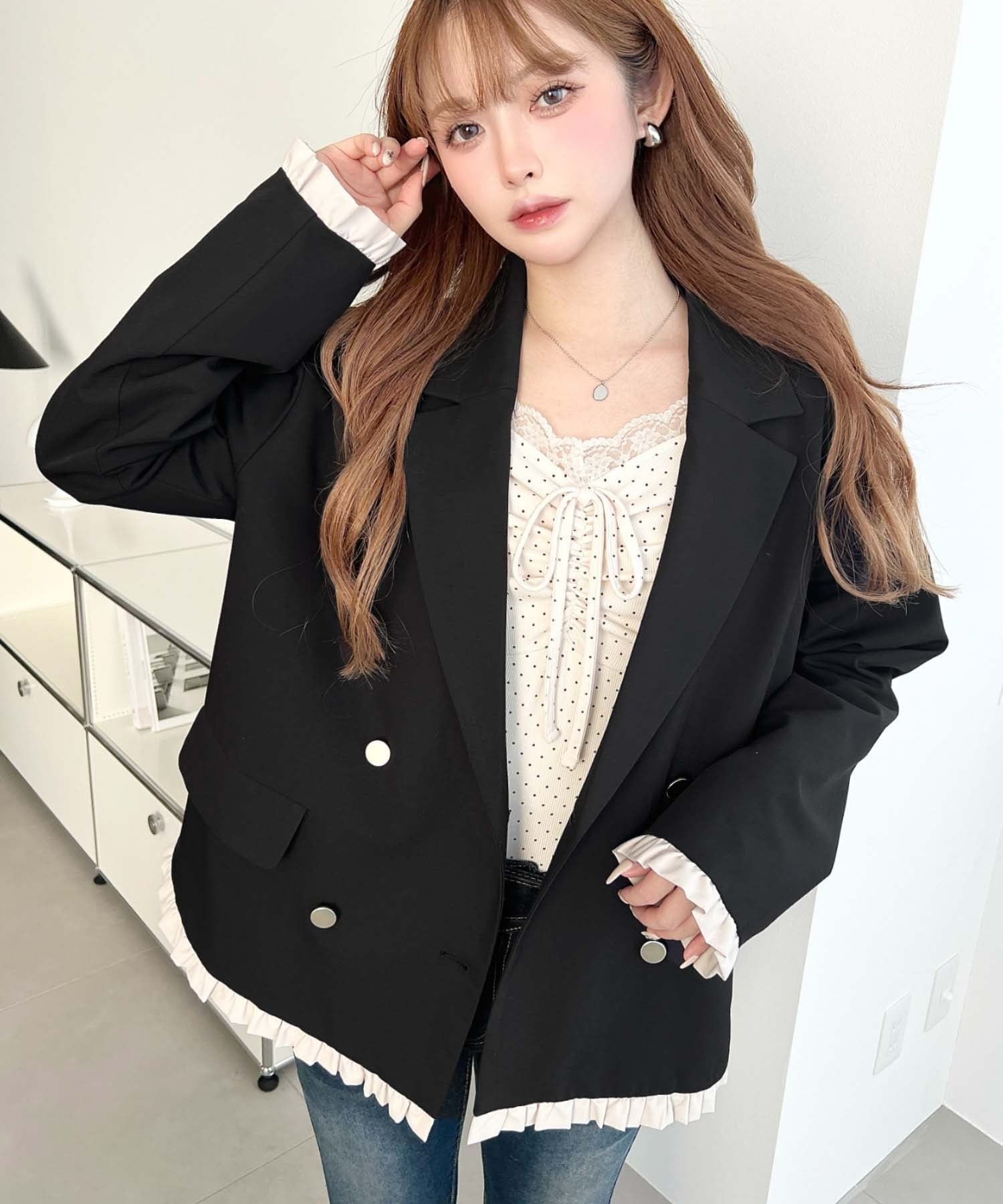 【モーメントプラス/moment+ / MEN】のマットゴールド釦配色フリルピンストライプWテーラージャケット 人気、トレンドファッション・服の通販 founy(ファニー) 　ファッション　Fashion　メンズファッション　Fashion for Men　春　Spring　軽量　Lightweight, Ultra Light　シンプル　Simple, Minimal　ジャケット　Jacket, Outerwear　ストライプ　Stripe, Striped Pattern　スニーカー　Sneakers, Trainers　スラックス　Slacks, Dress Pants　デニム　Denim, Jeans Material　トレンド　Trend, Trending Now　定番　Standard, Basic Item　なめらか　Smooth, Silky Texture　フェミニン　Feminine, Girly　フリル　Frill, Ruffle　フレア　Flare, Flared　ベーシック　Basic, Essential　ポケット　Pocket, Pocket Detail　ミニスカート　Mini Skirt, Short Skirt　再入荷　Restock / Back in Stock　プチプライス・低価格　Affordable / Budget Price　おすすめ　Recommended / Our Picks　エレガント 上品　Elegant　ビジネス 仕事 通勤　Business / Work / Commuting　 other-1|ID: prp329100004936675 ipo3291000000037044158