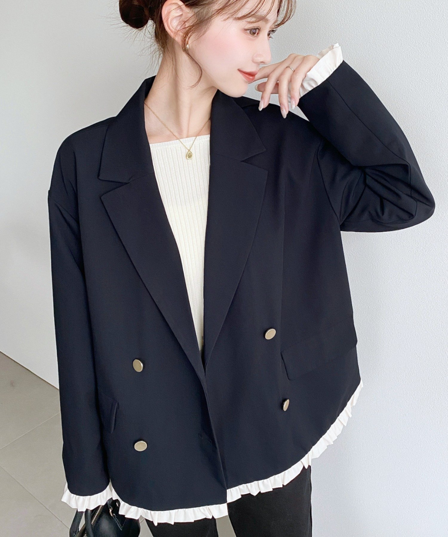 【モーメントプラス/moment+ / MEN】のマットゴールド釦配色フリルピンストライプWテーラージャケット インテリア・キッズ・メンズ・レディースファッション・服の通販 founy(ファニー) 　ファッション　Fashion　メンズファッション　Fashion for Men　春　Spring　軽量　Lightweight, Ultra Light　シンプル　Simple, Minimal　ジャケット　Jacket, Outerwear　ストライプ　Stripe, Striped Pattern　スニーカー　Sneakers, Trainers　スラックス　Slacks, Dress Pants　デニム　Denim, Jeans Material　トレンド　Trend, Trending Now　定番　Standard, Basic Item　なめらか　Smooth, Silky Texture　フェミニン　Feminine, Girly　フリル　Frill, Ruffle　フレア　Flare, Flared　ベーシック　Basic, Essential　ポケット　Pocket, Pocket Detail　ミニスカート　Mini Skirt, Short Skirt　再入荷　Restock / Back in Stock　プチプライス・低価格　Affordable / Budget Price　おすすめ　Recommended / Our Picks　エレガント 上品　Elegant　ビジネス 仕事 通勤　Business / Work / Commuting　ネイビー|ID: prp329100004936675 ipo3291000000037044167