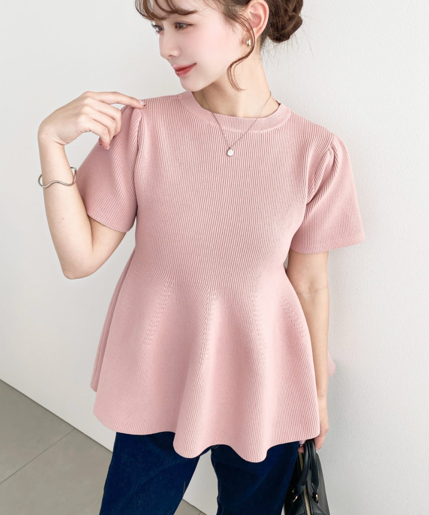 【モーメントプラス/moment+ / MEN】の半袖ニットペプラムプルオーバー インテリア・キッズ・メンズ・レディースファッション・服の通販 founy(ファニー) 　ファッション　Fashion　メンズファッション　Fashion for Men　トップス・カットソー　Cut & Sew Tops　ニット・セーター / 定番トップス　Knit Tops & Sweaters　アクセサリー　Fashion Accessories　春　Spring　今季　This Season, Current Season　サマー　Summer, Summer Style　ショート　Short, Short Length　シンプル　Simple, Minimal　スラックス　Slacks, Dress Pants　トレンド　Trend, Trending Now　人気　Popular, Best Seller　バランス　Balance, Style Balance　パール　Pearl, Pearl Accent　フェミニン　Feminine, Girly　フレア　Flare, Flared　ベーシック　Basic, Essential　ペプラム　Peplum, Flared Hem　ポケット　Pocket, Pocket Detail　半袖　Short Sleeve, Half Sleeve　ミドル　Middle Length, Mid Height　S/S・春夏　SS, Spring/Summer, Warm Season　再入荷　Restock / Back in Stock　プチプライス・低価格　Affordable / Budget Price　夏　Summer　ビジネス 仕事 通勤　Business / Work / Commuting　ピンク|ID: prp329100004936704 ipo3291000000037044367