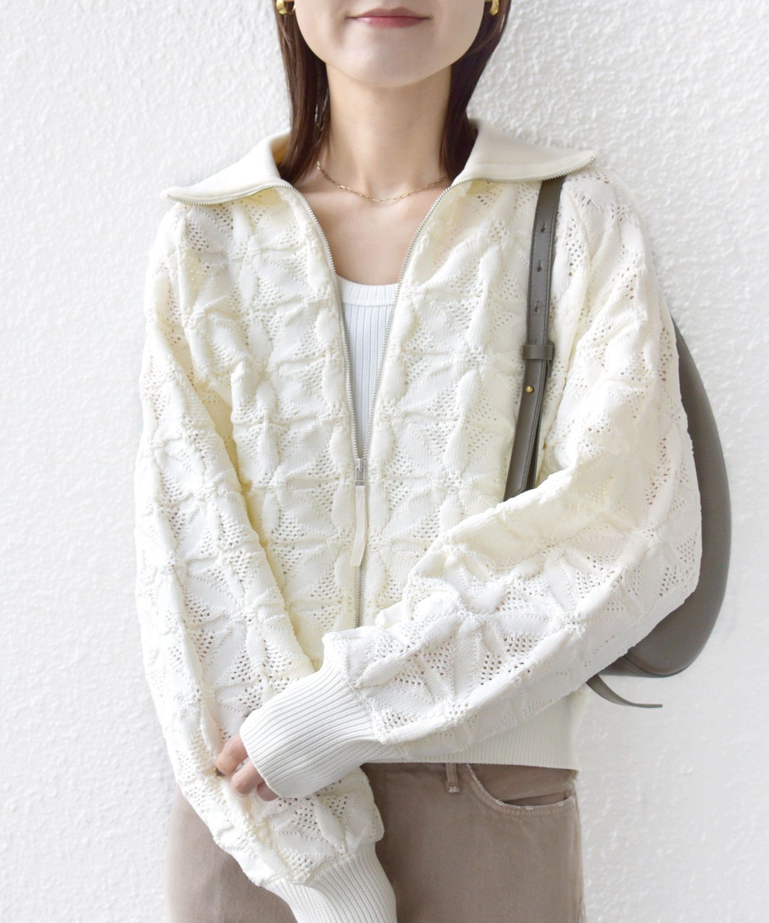 【シップス フォー ウィメン/SHIPS】の【WEB限定】 手洗い可能 フラワー ジャカード ジップ カーディガン インテリア・キッズ・メンズ・レディースファッション・服の通販 founy(ファニー) 　ファッション　Fashion　レディースファッション　Fashion for Women　トップス・カットソー　Cut & Sew Tops　カーディガン・羽織り　Layered Style Cardigans　インナー　Innerwear　春　Spring　秋　Autumn　カーディガン　Cardigan, Knitwear　シンプル　Simple, Minimal　ジップ　Zip, Zipper　ジャカード／ジャガード　Jacquard, Woven Pattern　タートルネック　Turtleneck, High Neck　人気　Popular, Best Seller　フラワー　Flower, Floral　ポケット　Pocket, Pocket Detail　羽織　Haori, Light Jacket　おすすめ　Recommended / Our Picks　2025年　2025　2025-2026秋冬・A/W　Autumn/Winter 2025–26 AW25–26　オフホワイト|ID: prp329100004936734 ipo3291000000037044629