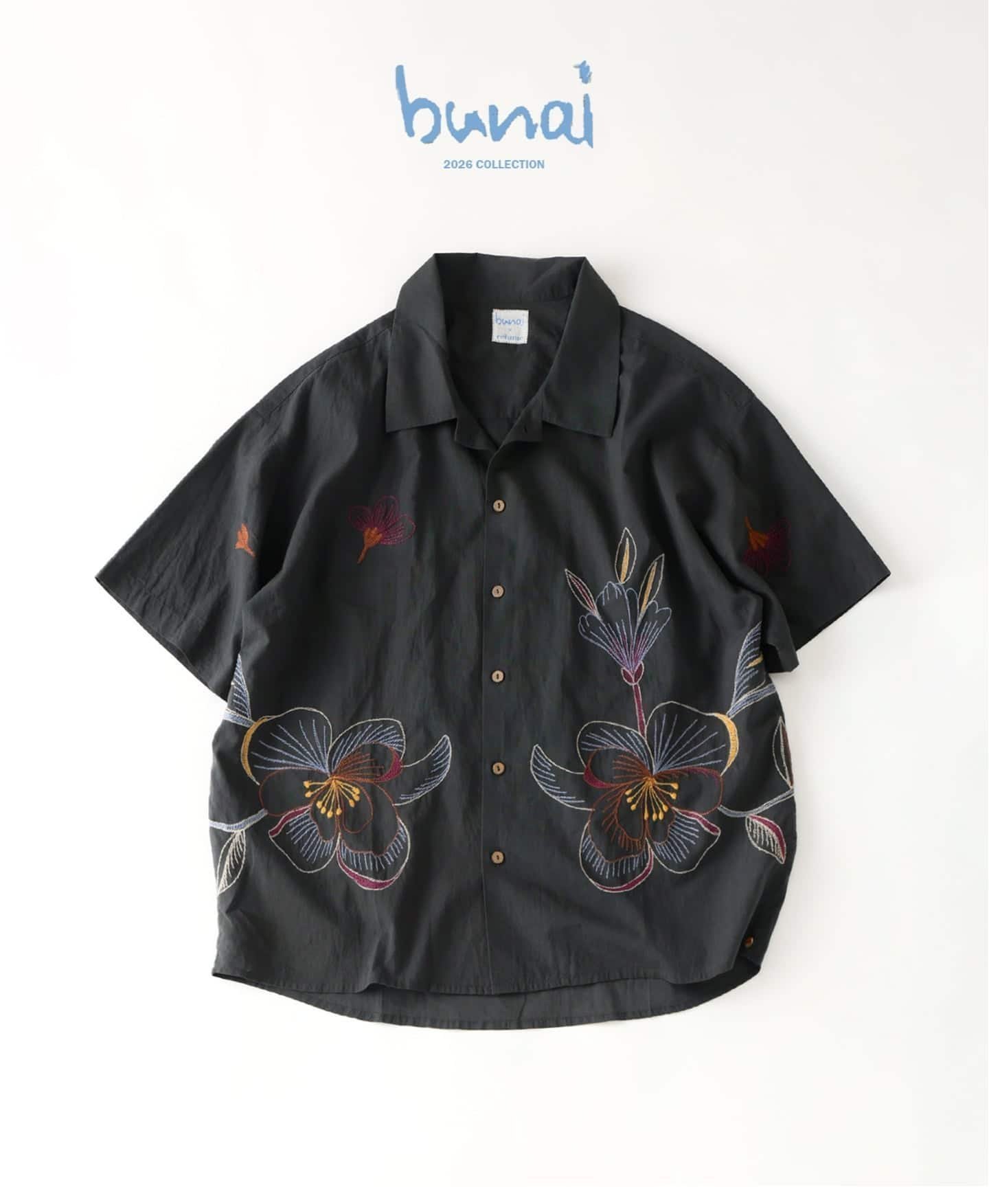 【ジャーナルスタンダード レリューム/JOURNAL STANDARD relume / MEN】のbunai / ブナイ 別注 エンブロイダリー ハーフスリーブシャツ インテリア・キッズ・メンズ・レディースファッション・服の通販 founy(ファニー) 　ファッション　Fashion　メンズファッション　Fashion for Men　インド　Indian Textile　ウッド　Wooden Design　エンブロイダリー　Embroidery Design　吸水　Absorbent, Quick-Dry　サンダル　Sandals, Summer Shoes　ショーツ　Shorts, Short Pants　シンプル　Simple, Minimal　スペシャル　Special, Limited Edition　スラックス　Slacks, Dress Pants　タンク　Tank Top, Sleeveless Top　デニム　Denim, Jeans Material　トレンド　Trend, Trending Now　フラワー　Flower, Floral　フロント　Front, Front Design　プリント　Print, Printed Pattern　ボックス　Boxy, Box Shape　別注　Limited Edition, Custom Order　モダン　Modern, Contemporary　無地　Plain, Solid Color　リゾート　Resort, Vacation Style　リラックス　Relax, Relaxed Fit　ワイド　Wide, Wide Fit　おすすめ　Recommended / Our Picks　夏　Summer　グレー|ID: prp329100004938504 ipo3291000000037058224