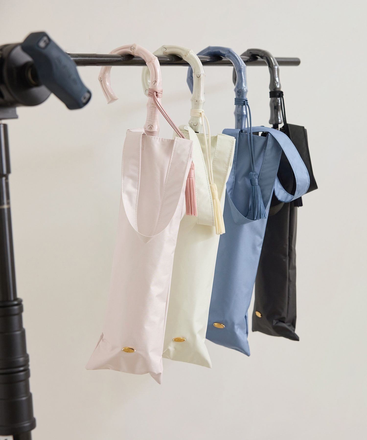 【ロペ/ROPE'】の【晴雨兼用・高機能】2段式開閉 折りたたみバンブーパラソル【UVカット/遮光・遮熱・防水効果】 人気、トレンドファッション・服の通販 founy(ファニー) 　ファッション　Fashion　レディースファッション　Fashion for Women　エレガント 上品　Elegant　コーティング　Coating, Coated Finish　傘　Umbrella, Parasol　タッセル　Tassel, Fringe　ハンド　Hand, Handmade　バンブー　Bamboo, Bamboo Material　プレート　Plate, Dish　日傘　Parasol, UV Umbrella　モダン　Modern, Contemporary　 other-1|ID: prp329100004938531 ipo3291000000037058346