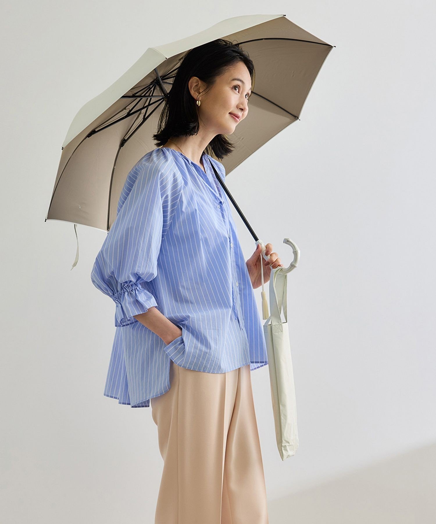 【ロペ/ROPE'】の【晴雨兼用・高機能】2段式開閉 折りたたみバンブーパラソル【UVカット/遮光・遮熱・防水効果】 インテリア・キッズ・メンズ・レディースファッション・服の通販 founy(ファニー) 　ファッション　Fashion　レディースファッション　Fashion for Women　エレガント 上品　Elegant　コーティング　Coating, Coated Finish　傘　Umbrella, Parasol　タッセル　Tassel, Fringe　ハンド　Hand, Handmade　バンブー　Bamboo, Bamboo Material　プレート　Plate, Dish　日傘　Parasol, UV Umbrella　モダン　Modern, Contemporary　オフホワイト(15)|ID: prp329100004938531 ipo3291000000037058348