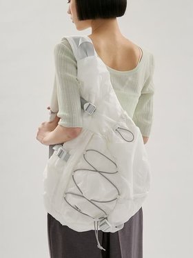 【エミ/emmi】の【em】ワンショルダーボディーバッグ 人気、トレンドファッション・服の通販 founy(ファニー) ファッション Fashion レディースファッション Fashion for Women バッグ Bags シアー Sheer, See-Through スマート Smart, Elegant トレンド Trend, Trending Now ビッグ Big, Oversized フィット Fit, Slim Fit フォルム Silhouette, Form 軽量 Lightweight, Ultra Light |ID:prp329100004938561