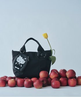 【イア パピヨネ/ear PAPILLONNER】の【HELLO KITTY(ハローキティ)×ear】樹脂パーツトートバッグSサイズ 人気、トレンドファッション・服の通販 founy(ファニー) ファッション Fashion レディースファッション Fashion for Women バッグ Bags コラボ Collaboration, Collab ショルダー Shoulder, Shoulder Strap 定番 Standard, Basic Item プリント Print, Printed Pattern ポケット Pocket, Pocket Detail モノトーン Monotone, Black and White リボン Ribbon, Bow |ID:prp329100004938578