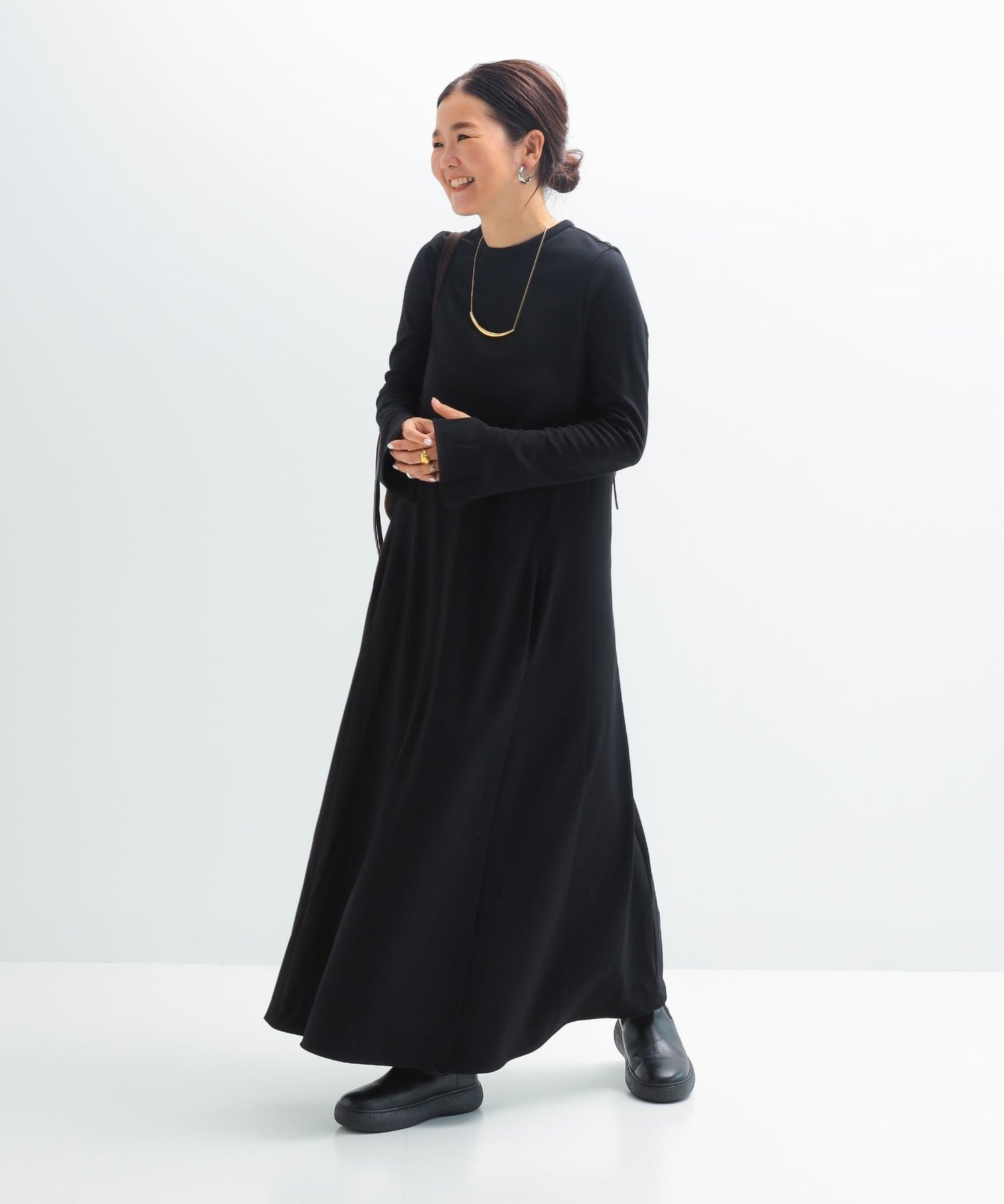 【デミルクス ビームス/Demi-Luxe BEAMS】のLEE * Demi-Luxe BEAMS / スーパーシンプルワンピース .M ジャージーワンピ イージーケア インテリア・キッズ・メンズ・レディースファッション・服の通販 founy(ファニー) 　ファッション　Fashion　レディースファッション　Fashion for Women　ワンピース　Dresses　エレガント 上品　Elegant　コンパクト　Compact, Small Size　シンプル　Simple, Minimal　ジャケット　Jacket, Outerwear　スリット　Slit, Slit Detail　雑誌　Magazine, Fashion Magazine　ドレープ　Drape, Draping Fabric　フレア　Flare, Flared　モダン　Modern, Contemporary　ロング　Long, Long-Length　A/W・秋冬　Autumn/Winter　おすすめ　Recommended / Our Picks　BLACK|ID: prp329100004942075 ipo3291000000037091325