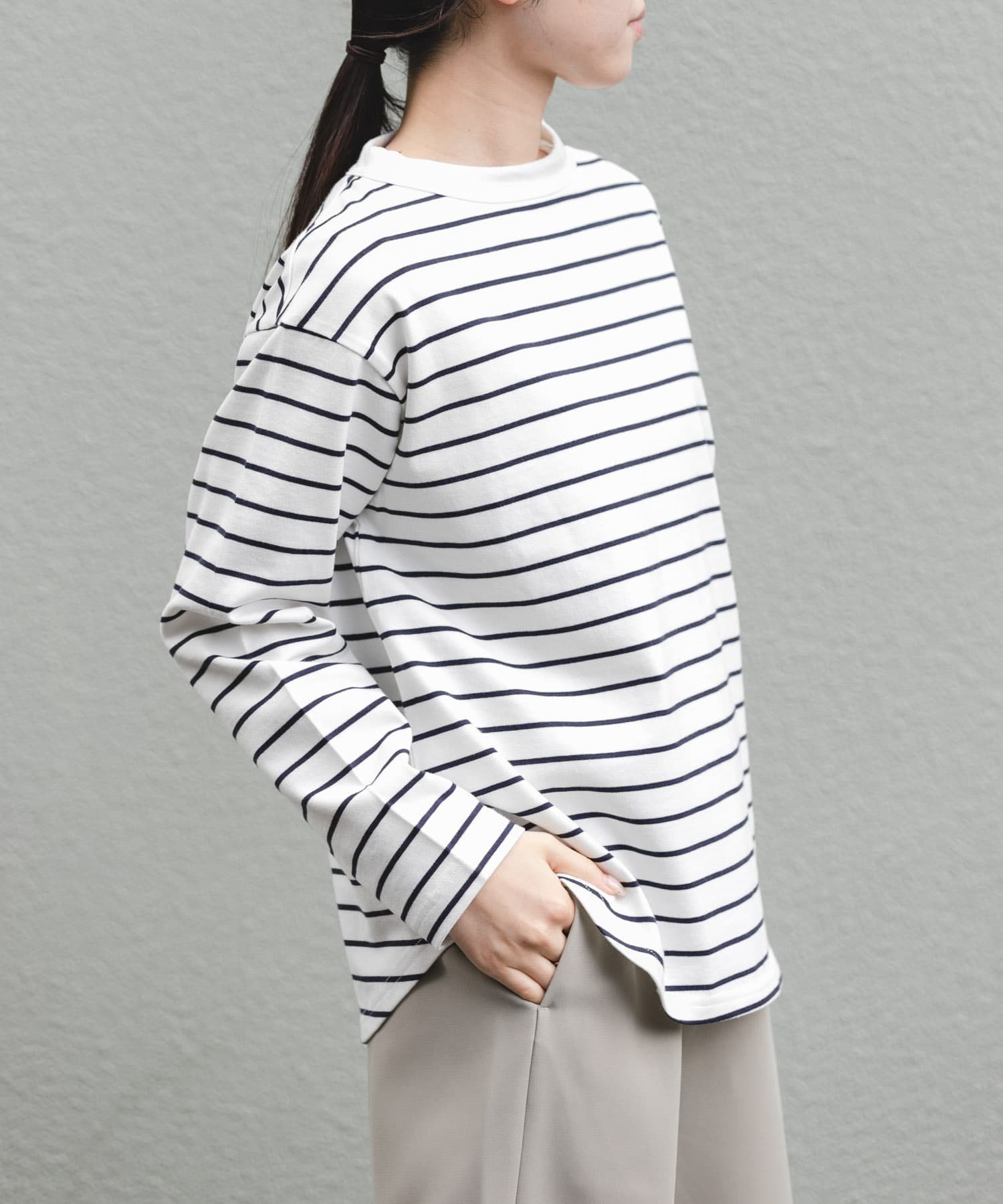 【アーバンリサーチ ドアーズ/URBAN RESEARCH DOORS】のFORK SPOON ボトルネックロングスリーブTシャツ インテリア・キッズ・メンズ・レディースファッション・服の通販 founy(ファニー) 　ファッション　Fashion　レディースファッション　Fashion for Women　トップス・カットソー　Cut & Sew Tops　シャツ・ブラウス・オフィスカジュアル　Elegant Blouses & Button-Ups　ロングTシャツ・Tシャツ　Longline T-Shirts & Tees　インナー　Innerwear　春　Spring　今季　This Season, Current Season　シンプル　Simple, Minimal　デニム　Denim, Jeans Material　ベーシック　Basic, Essential　ボトルネック　Bottle Neck, Mock Neck　ラウンド　Round, Round Neck　ワイド　Wide, Wide Fit　S/S・春夏　SS, Spring/Summer, Warm Season　夏　Summer　2026年　2026　ホワイト系その他|ID: prp329100004942158 ipo3291000000037091779