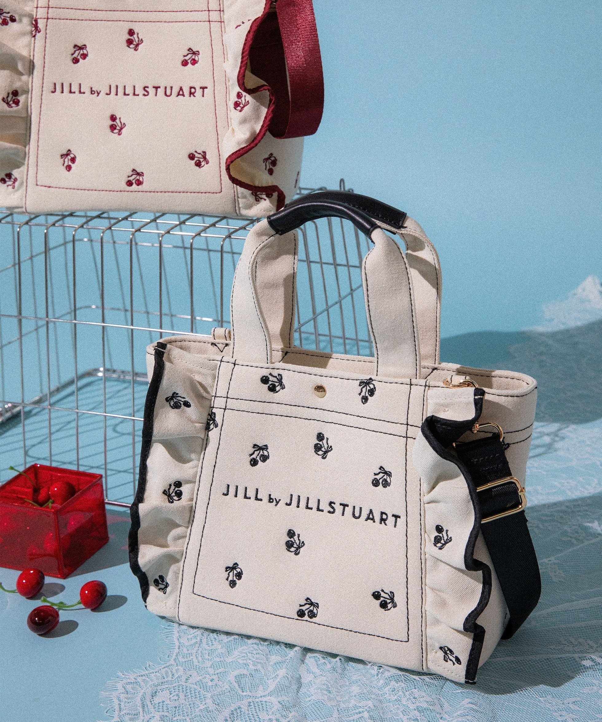 【ジルバイジルスチュアート/JILL by JILLSTUART】のCherryシリーズ フリルトートバッグ インテリア・キッズ・メンズ・レディースファッション・服の通販 founy(ファニー) 　ファッション　Fashion　レディースファッション　Fashion for Women　バッグ　Bags　キャンバス　Canvas, Canvas Fabric　スマート　Smart, Elegant　チェリー　Cherry, Cherry Pattern　人気　Popular, Best Seller　ブラック|ID: prp329100004942180 ipo3291000000037091894
